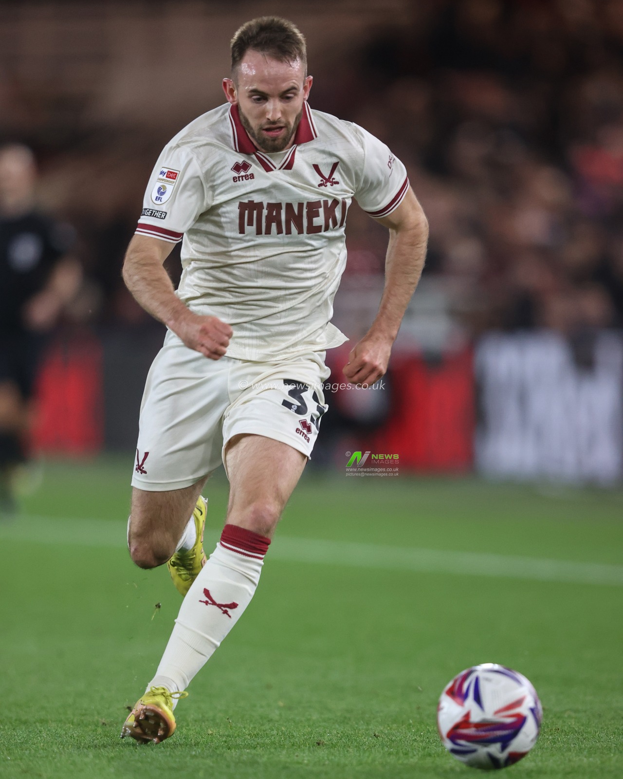 Rhys Norrington-Davies of Sheffield United breaks with the ball during the Sky Bet Championship match Middlesbrough vs Sheffield United at Riverside Stadium, Middlesbrough, United Kingdom, 23rd October 2024

(Photo by Alfie Cosgrove/News Images)