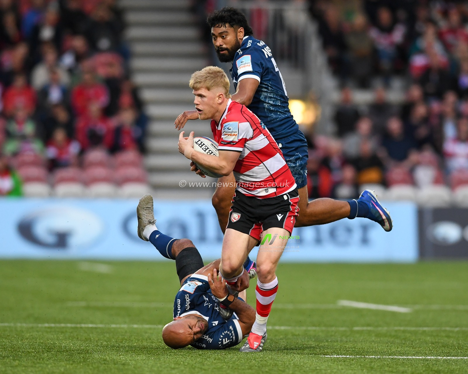 Charlie Atkinson of Gloucester Rugby evades a tackle during the Gallagher Premiership match Gloucester vs Sale Sharks at Kingsholm Stadium, Gloucester, United Kingdom on 08 May 2026

(Photo by Alex Williamson/News Images)