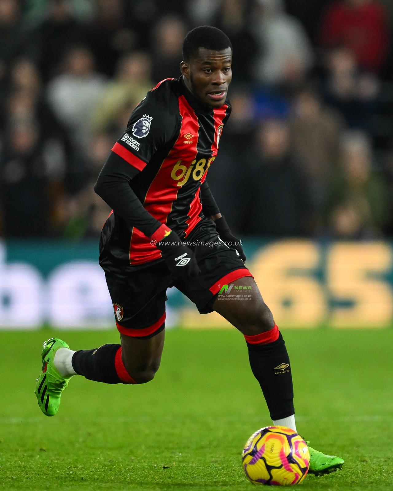 Dango Ouattara of Bournemouth makes a break with the ball during the Premier League match Wolverhampton Wanderers vs Bournemouth at Molineux, Wolverhampton, United Kingdom, 30th November 2024

(Photo by Craig Thomas/News Images)