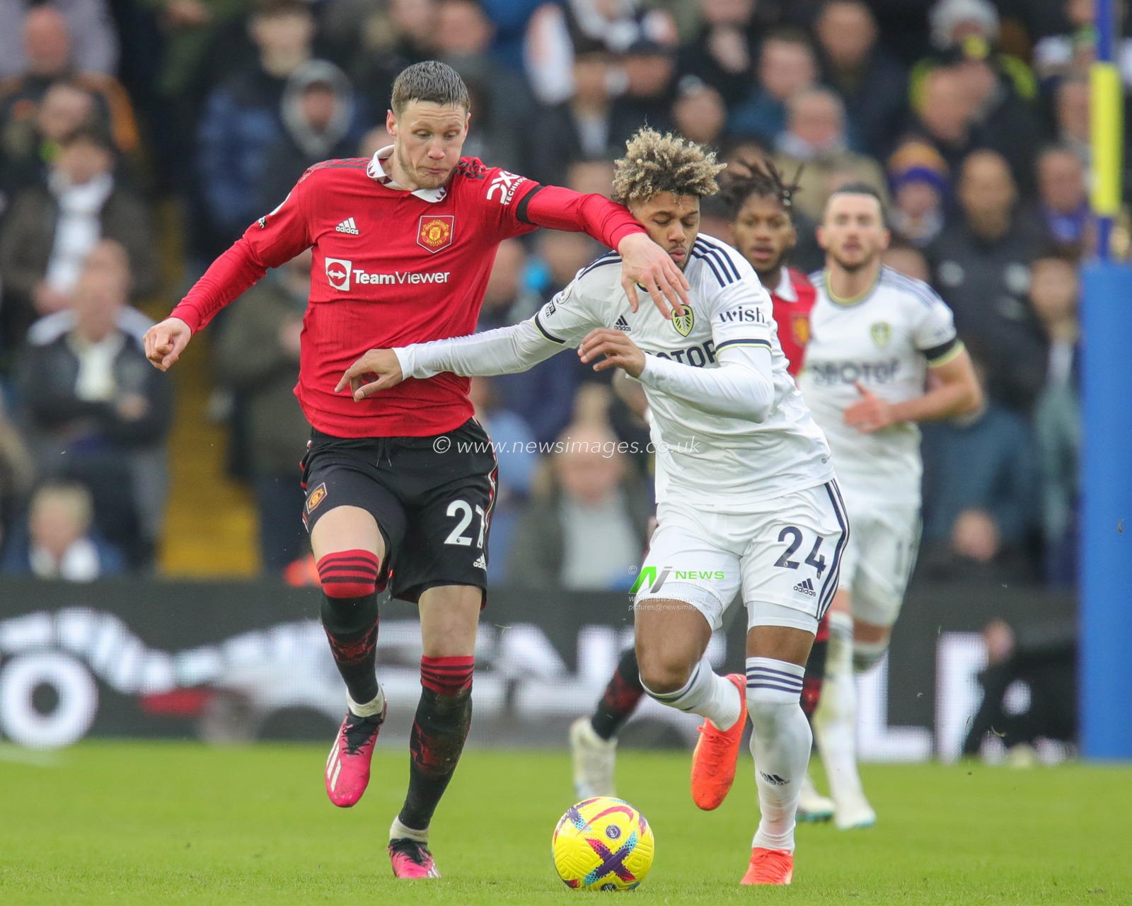 Wout Weghorst #27 of Manchester United holds off Georgina Rutter #24 of Leeds United during the Premier League match Leeds United vs Manchester United at Elland Road, Leeds, United Kingdom, 12th February 2023

(Photo by James Heaton/News Images)