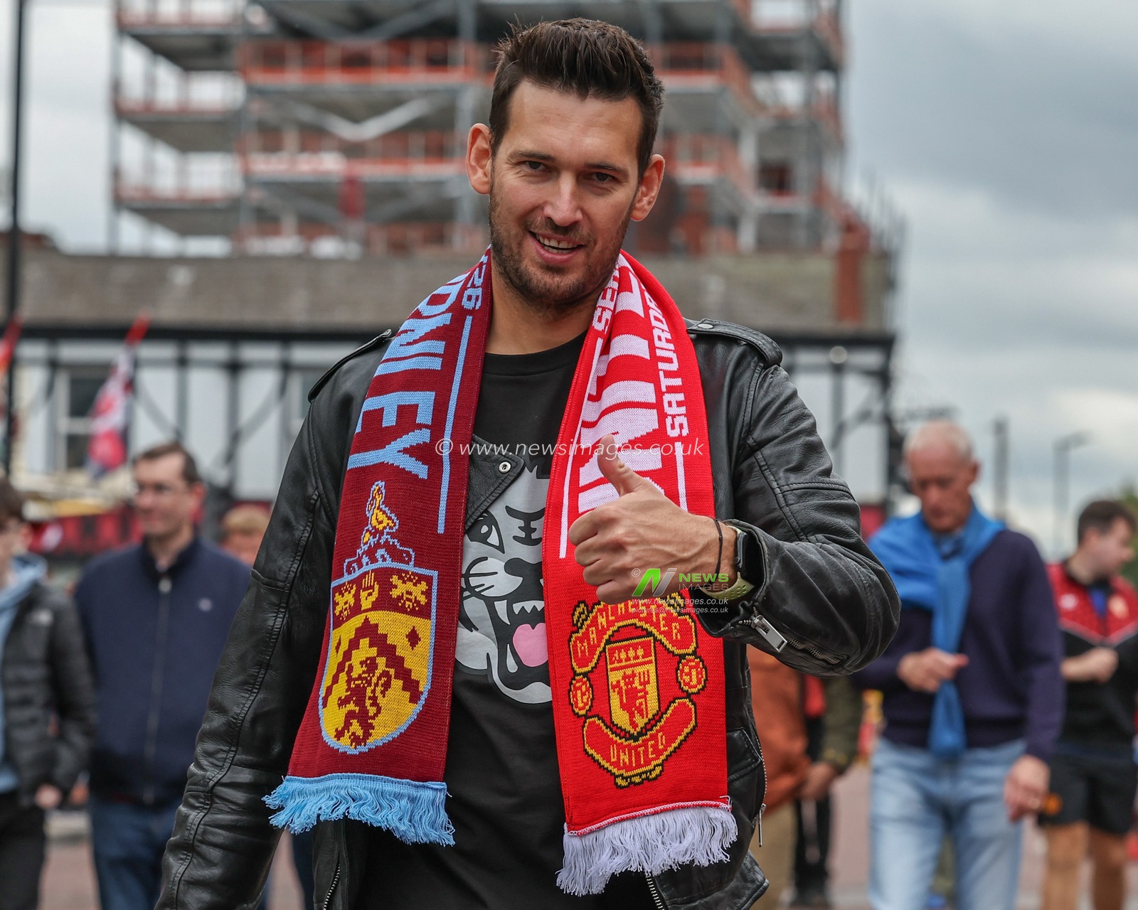 A fan with a Manchester United v Burnley scarf on during the Premier League match Manchester United vs Burnley at Old Trafford, Manchester, United Kingdom, 30th August 2025

(Photo by Mark Cosgrove/News Images)