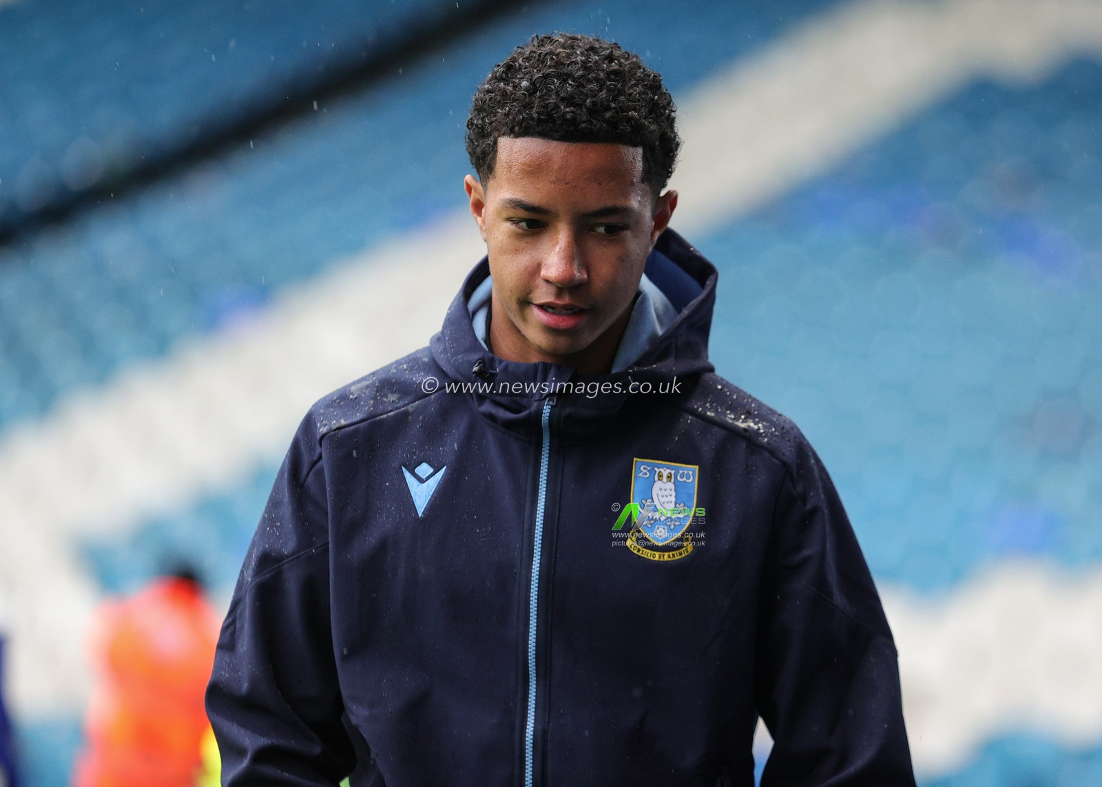 Yisa Alao of Sheffield Wednesday arrives ahead of the Sky Bet Championship match Sheffield Wednesday vs Preston North End at Hillsborough, Sheffield, United Kingdom, 29th November 2025

(Photo by Richard Bierton/News Images)

*** GER AUT SUI OUT ***