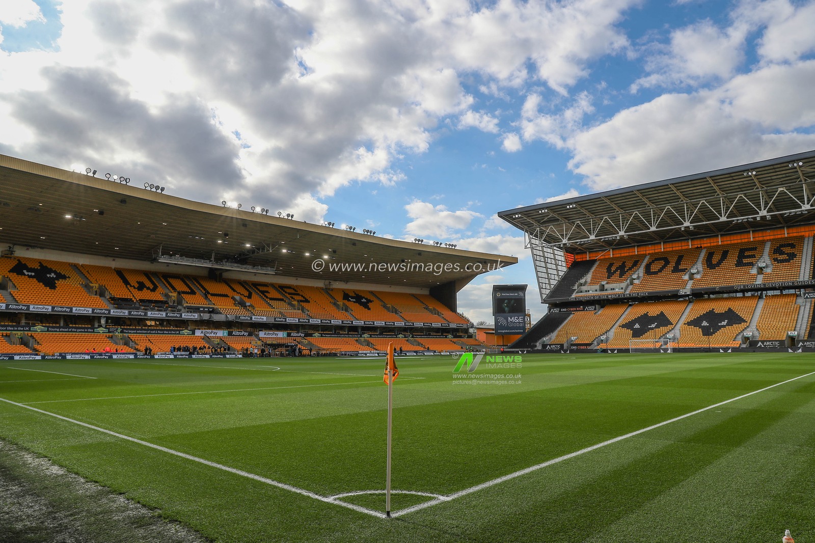 A general view of the Molineux during the Premier League match Wolverhampton Wanderers vs Bournemouth at Molineux, Wolverhampton, United Kingdom, 24th April 2024

(Photo by Gareth Evans/News Images)
