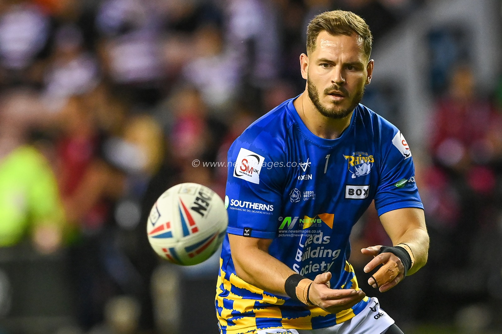 Aidan Sezer #7 of Leeds Rhinos during pre match warm up ahead of the Betfred Super League match Wigan Warriors vs Leeds Rhinos at DW Stadium, Wigan, United Kingdom, 16th September 2022

(Photo by Craig Thomas/News Images)