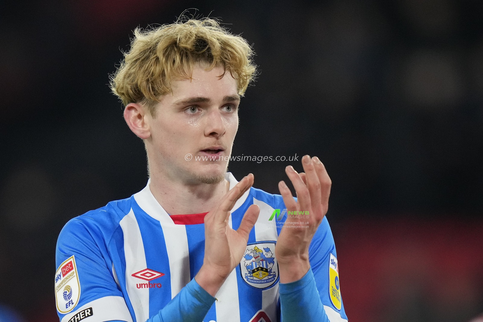 Jack Rudoni #22 of Huddersfield Town salutes the fans after the Sky Bet Championship match Sheffield United vs Huddersfield Town at Bramall Lane, Sheffield, United Kingdom, 10th December 2022

(Photo by Steve Flynn/News Images)