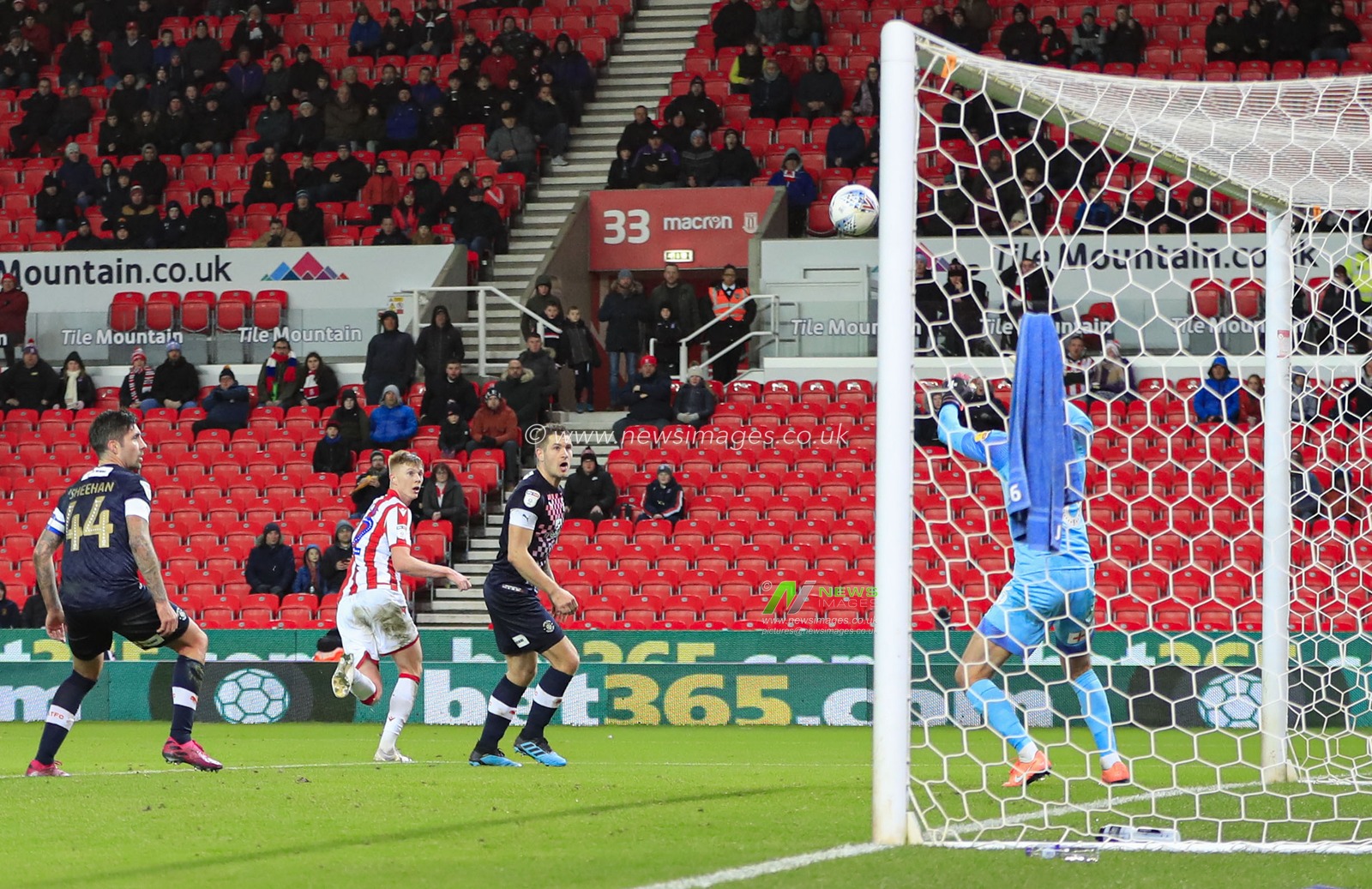 10th December 2019, Bet365 Stadium, Stoke-on-Trent, England; Sky Bet Championship, Stoke City v Luton Town : Sam Clucas (22) of Stoke City watches as his header is saved by James Shea (36) of Luton Town

Credit: Conor Molloy/News Images