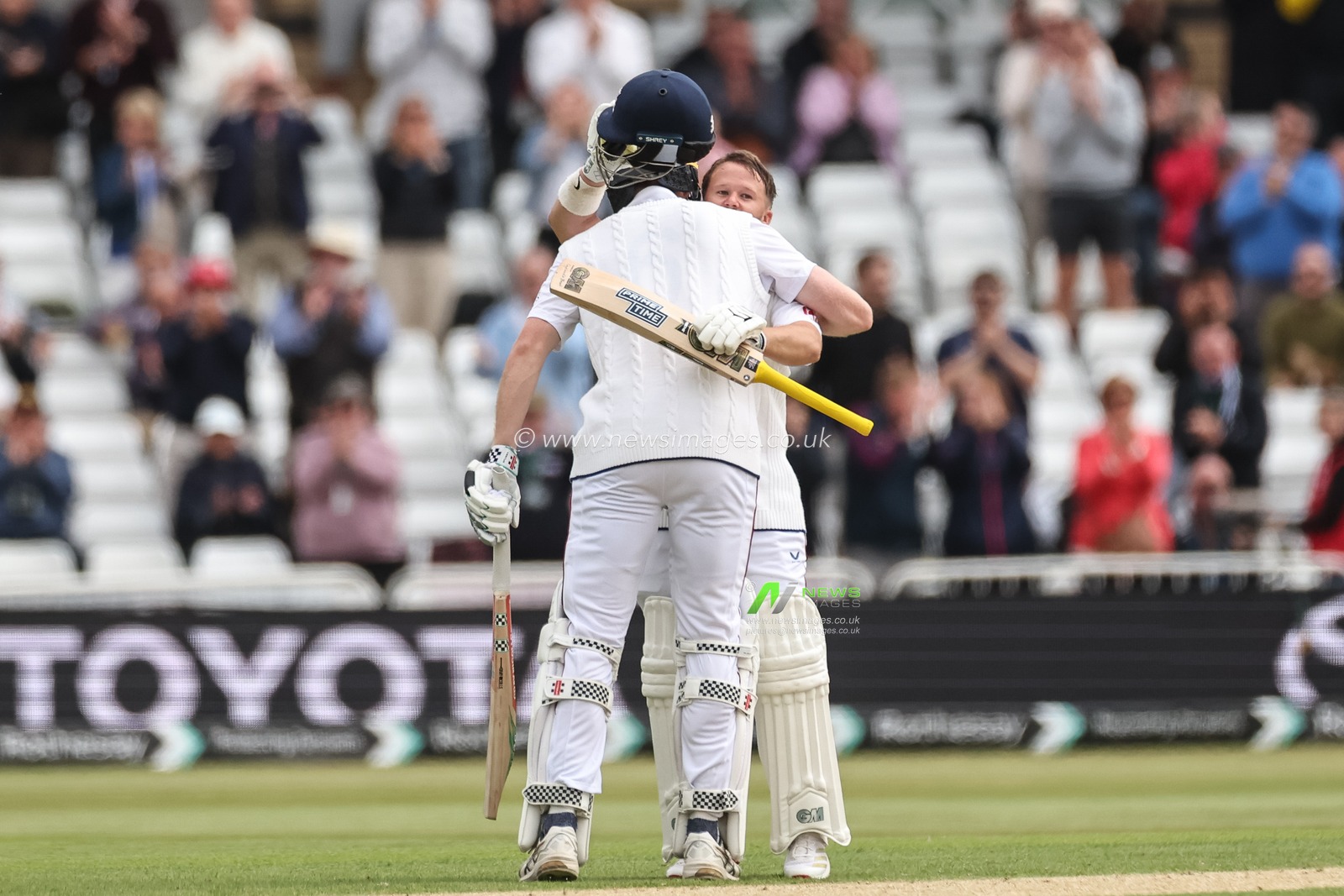 Ben Duckett of England celebrates a century (100 runs) with Zak Crawley of England during the Rothesay Test Match Day 1 England vs Zimbabwe at Trent Bridge, Nottingham, United Kingdom, 22nd May 2025

(Photo by Mark Cosgrove/News Images)