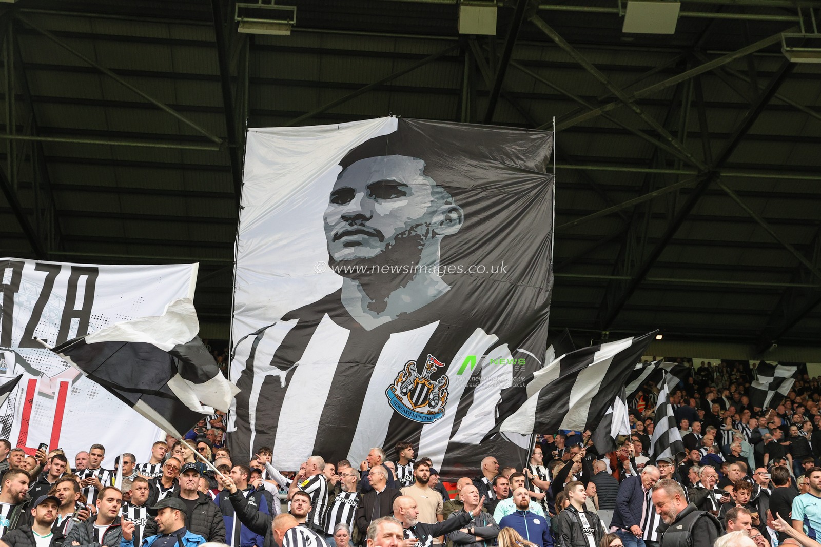 Fans with flags during the Premier League match Newcastle United vs Liverpool at St. James's Park, Newcastle, United Kingdom, 27th August 2023

(Photo by Mark Cosgrove/News Images)