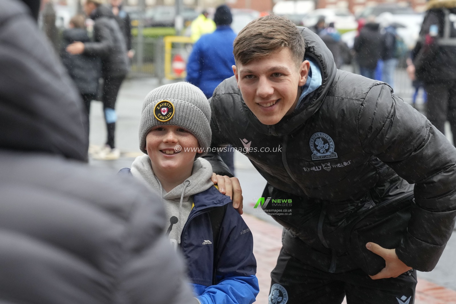 Harry Leonard #20 of Blackburn Rovers poses for a photo with a fan before the Sky Bet Championship match Blackburn Rovers vs Leeds United at Ewood Park, Blackburn, United Kingdom, 9th December 2023

(Photo by Steve Flynn/News Images)