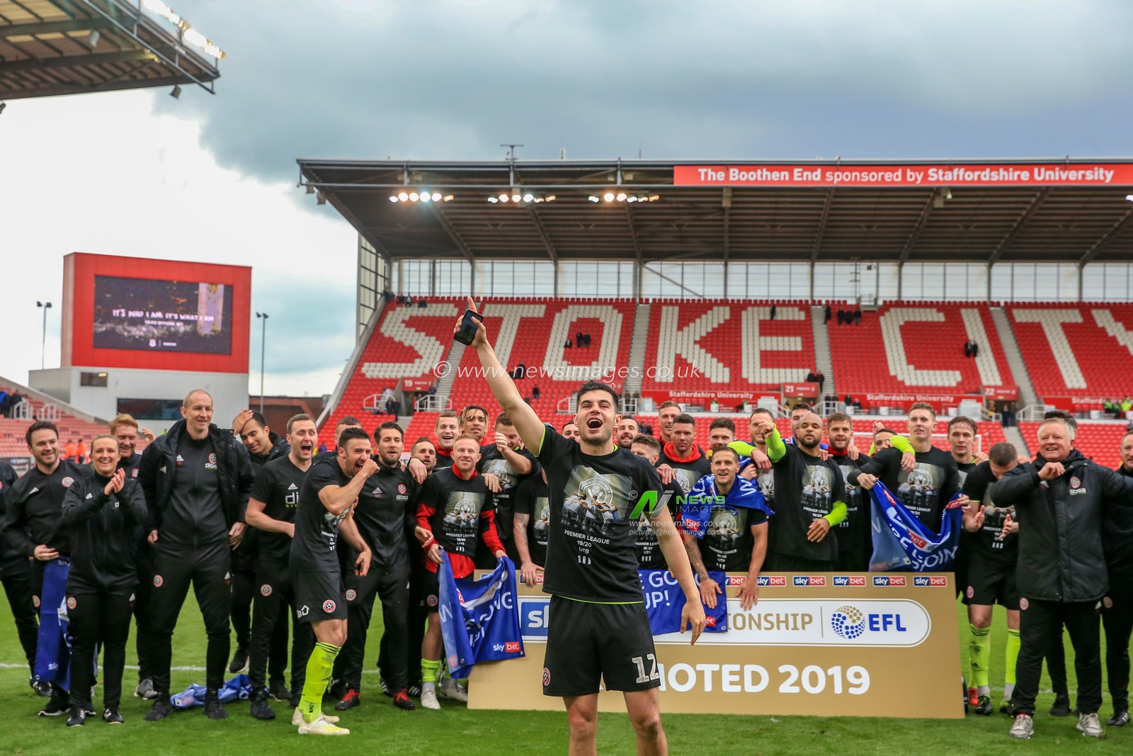 5th May 2019, Bet 365 Stadium, Stoke-on-Trent, England; Sky Bet Championship, Stoke City vs Sheffield United ; John Egan (12) of Sheffield United celebrates promotion 


Credit: Mark Cosgrove/News Images

English Football League images are subject to DataCo Licence