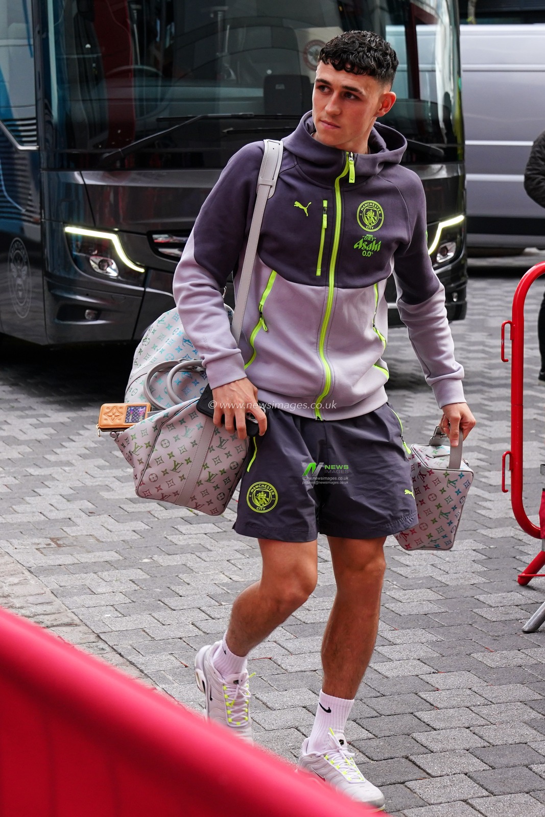 Phil Foden of Manchester City arrives ahead of the Premier League match Brentford vs Manchester City at The Gtech Community Stadium, London, United Kingdom, 5th October 2025

(Photo by Harvey Murphy/News Images)