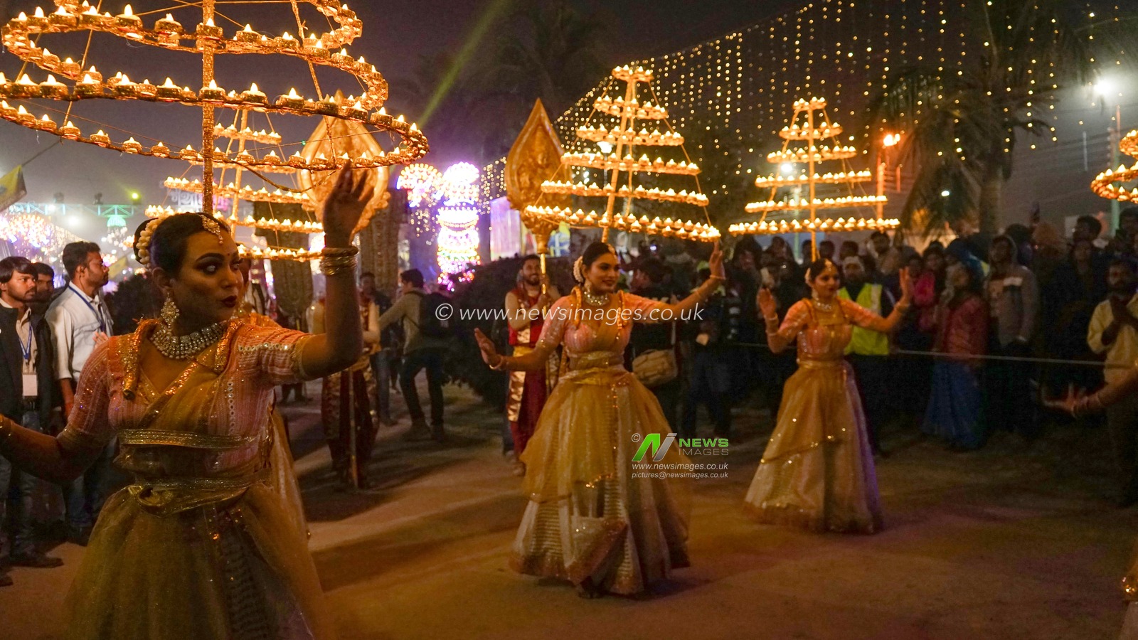 The artist performed dance at the seaside on the occasion of sacred Gangasagar Mela festival at Sagar Island, around 150 kms south of Kolkata on January 12, 2025.Pictures by Debajyoti Chakraborty.                   (Photo: Debajyoti Chakraborty/News Images)
