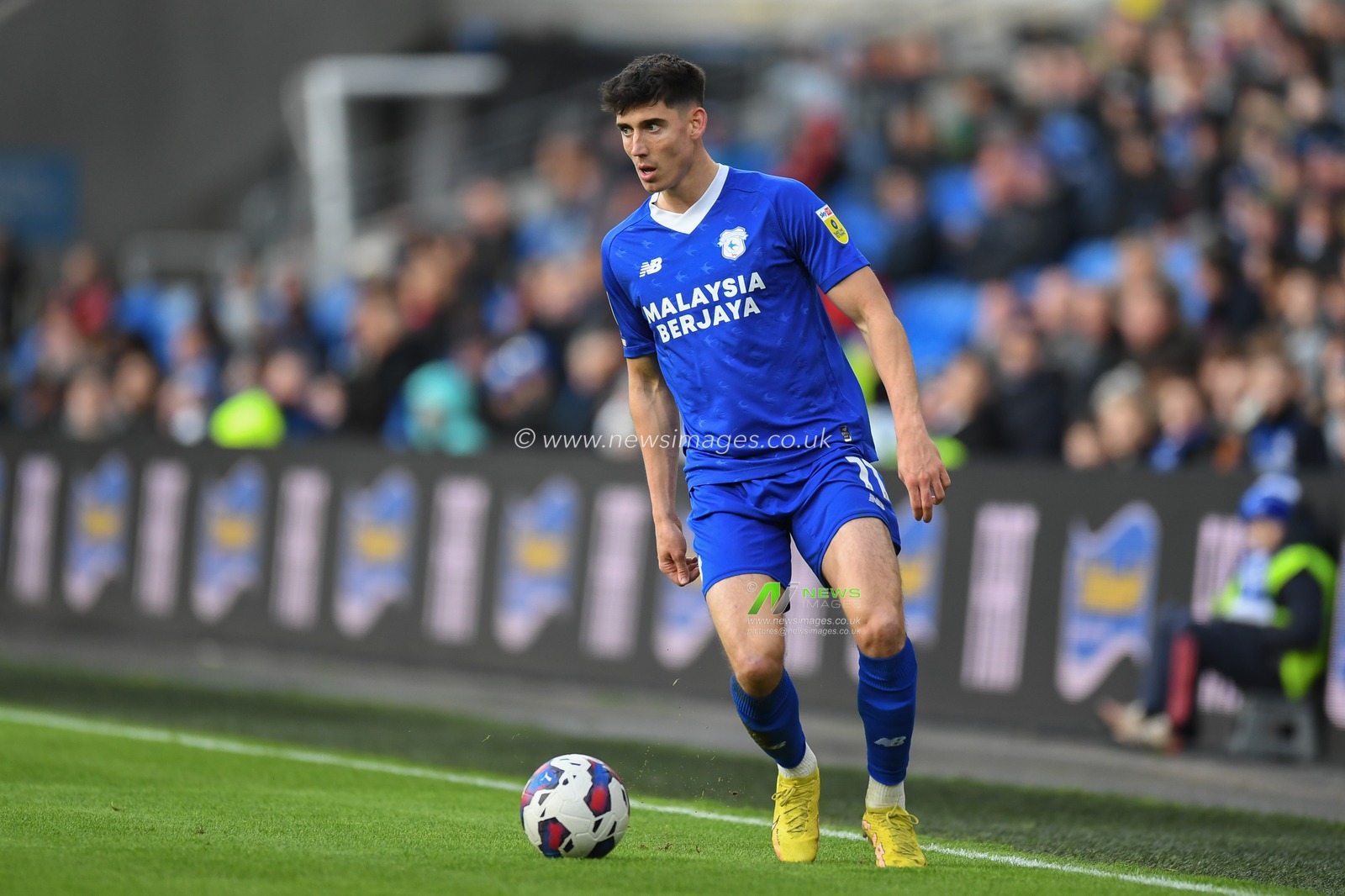 Callum O'Dowda #11 of Cardiff City  during the Sky Bet Championship match Cardiff City vs Blackpool at Cardiff City Stadium, Cardiff, United Kingdom, 17th December 2022

(Photo by Mike Jones/News Images)