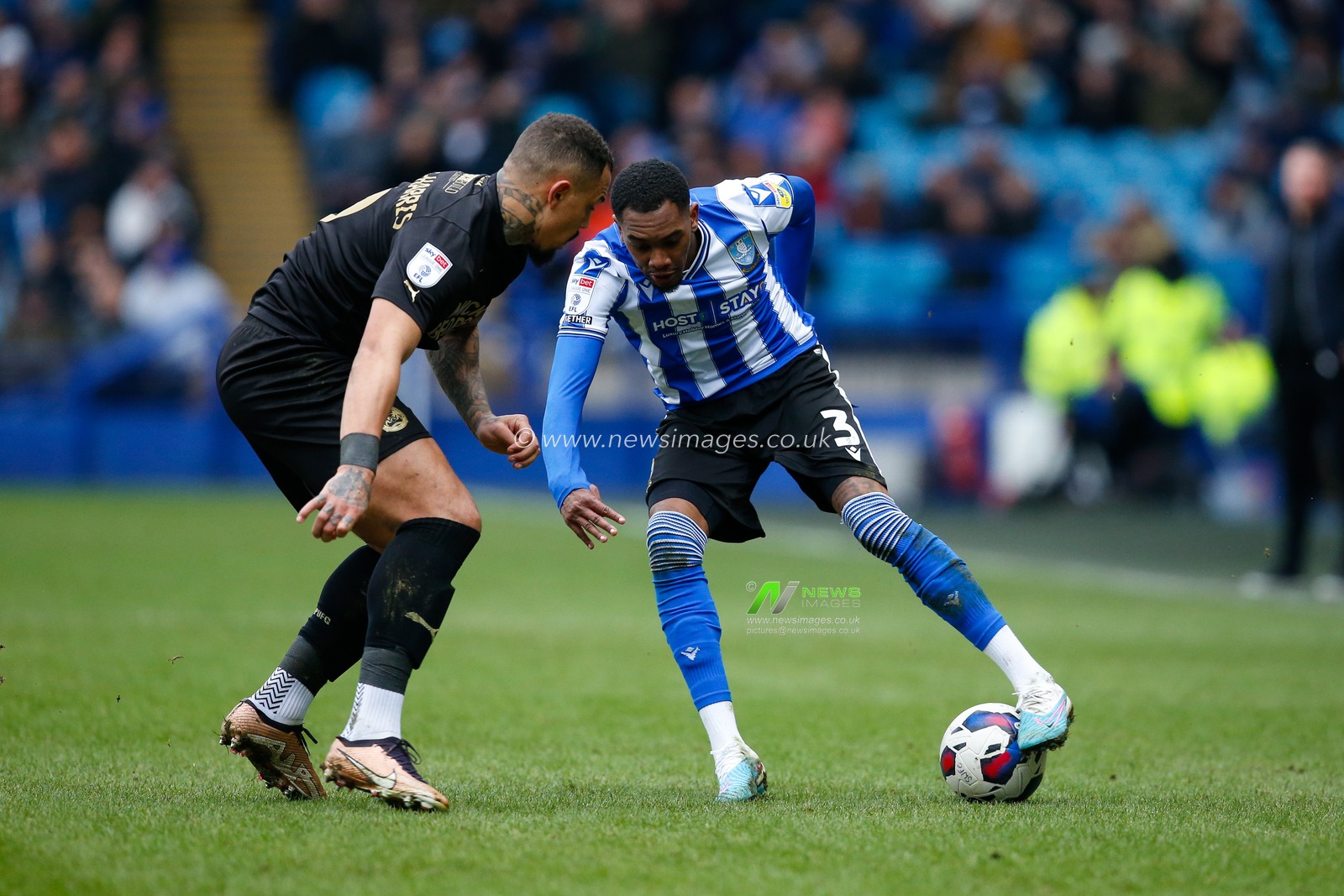 Jaden Brown #3 of Sheffield Wednesday and Jonson Clarke-Harris #9 of Peterborough United during the Sky Bet League 1 match Sheffield Wednesday vs Peterborough at Hillsborough, Sheffield, United Kingdom, 4th March 2023

(Photo by Ben Early/News Images)