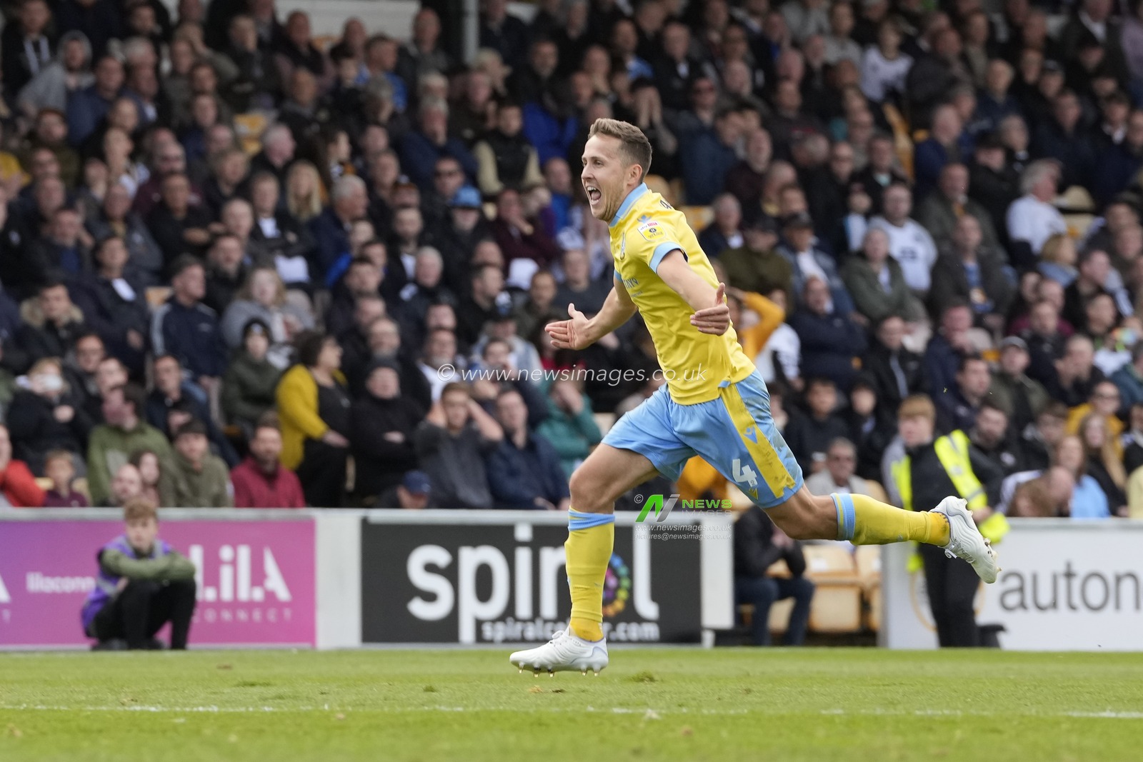 Will Vaulks of Sheffield Wednesday celebrates scoring a goal to make it 1-0 during the Sky Bet League 1 match Port Vale vs Sheffield Wednesday at Vale Park, Burslem, United Kingdom, 1st October 2022

(Photo by Steve Flynn/News Images)