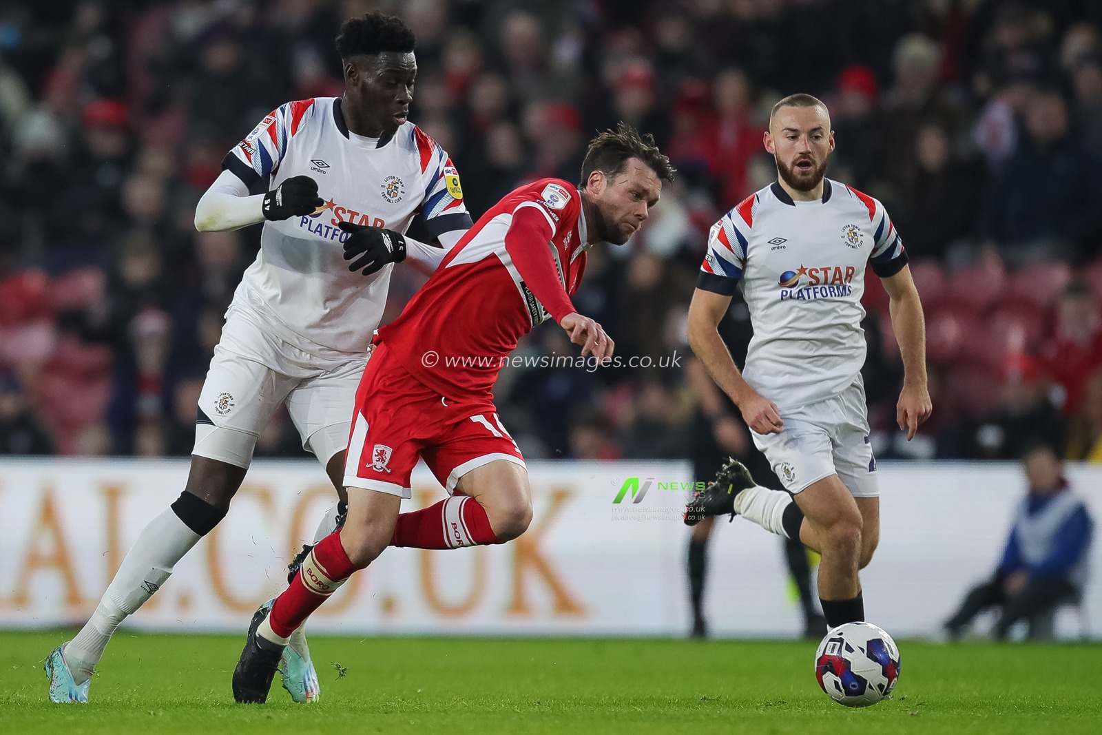 Jonathan Howson #16 of Middlesbrough is fouled during the Sky Bet Championship match Middlesbrough vs Luton Town at Riverside Stadium, Middlesbrough, United Kingdom, 10th December 2022

(Photo by James Heaton/News Images)