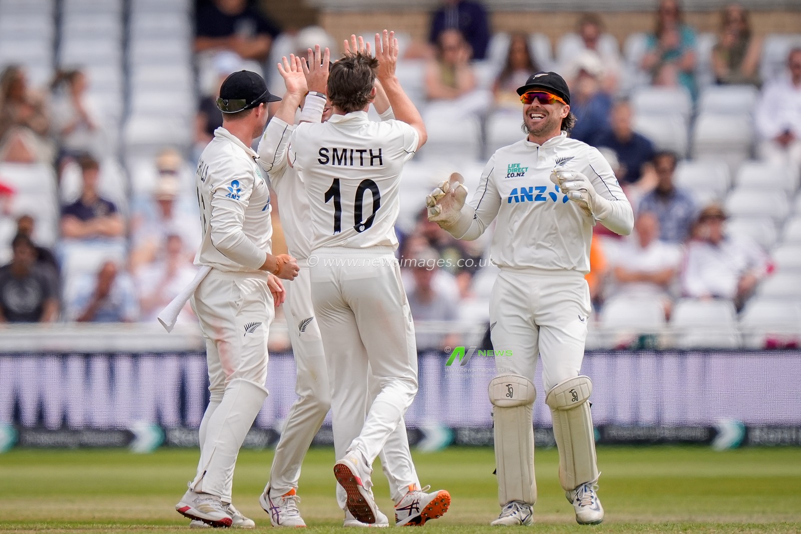 Nathan Smith of New Zealand celebrates taking the wicker of Jofra Archer of England with Henry Nicholls of New Zealand during the 3rd Rothesay Test Match Day 5 match England vs New Zealand at Trent Bridge, Nottingham, United Kingdom on 29 June 2026

(Photo by Maynard Manyowa/News Images)
