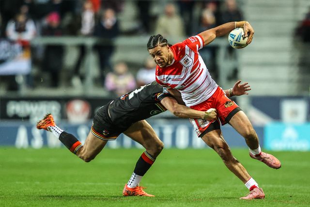 Lewis Murphy of St Helens is tackled by Luke Hooley of Bradford Bulls during the Betfred Super League round 4 match St Helens vs Bradford Bulls at The BrewDog Stadium, St Helens, United Kingdom on 07 March 2026

(Photo by Alfie Cosgrove/News Images)