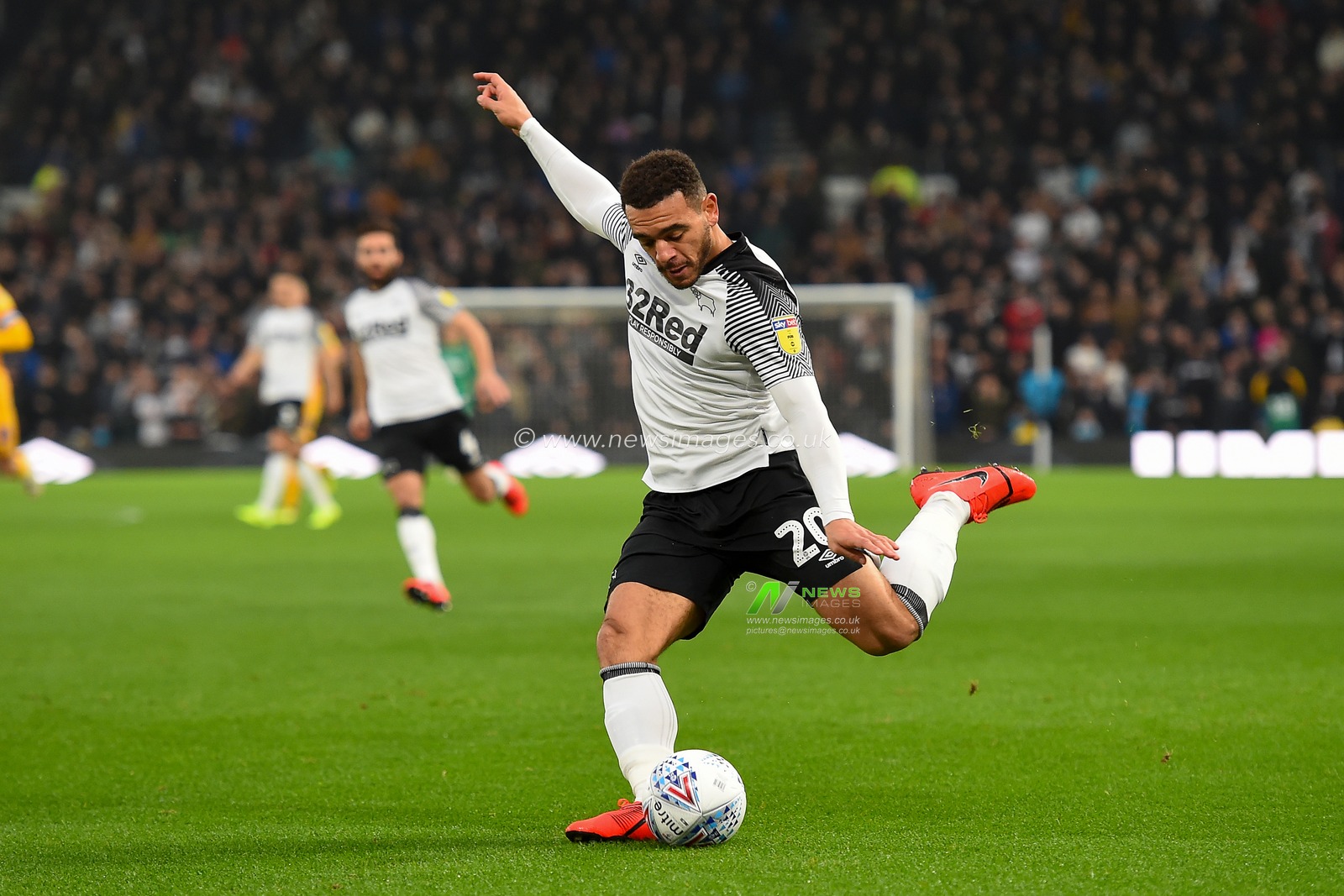 23rd November 2019, Pride Park Stadium, Derby, England; Sky Bet Championship, Derby County v Preston North End : Mason Bennett (20) of Derby County 

Credit: Jon Hobley/News Images