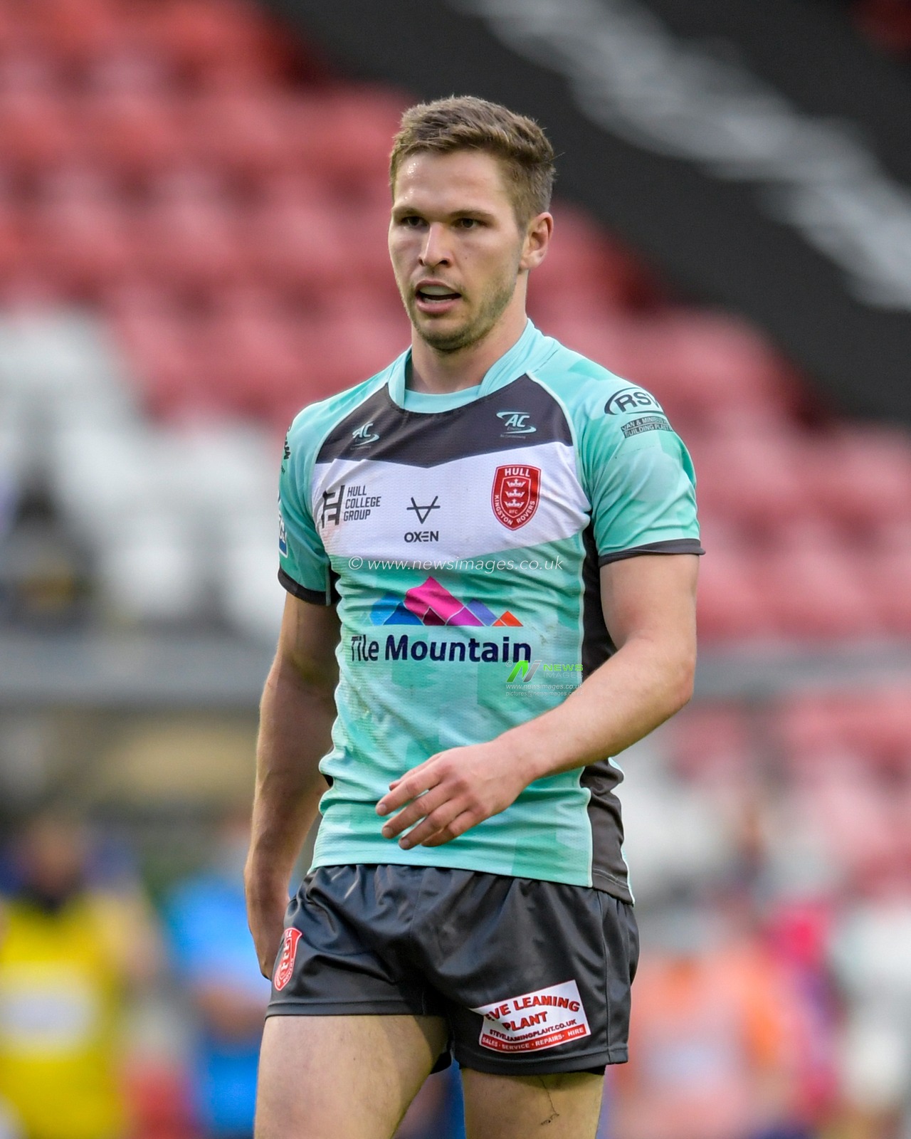 Matt Parcell (9) of Hull KR in action during the game