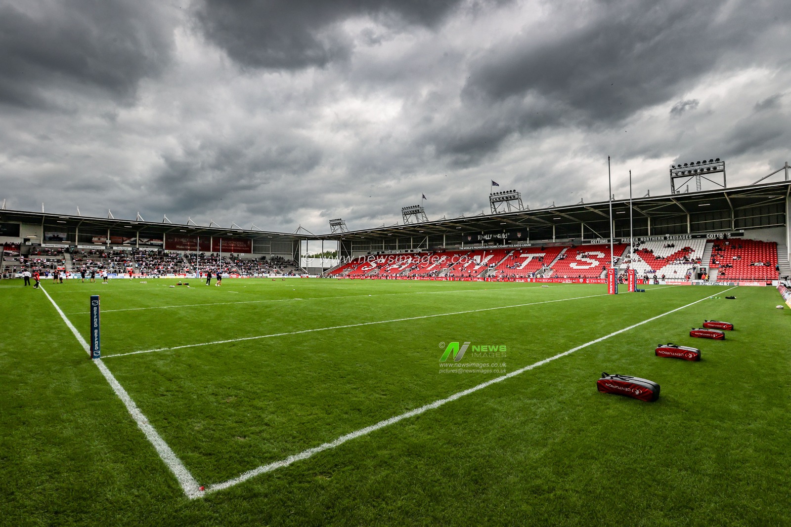 A general view of Totally Wicked Stadium ahead of the Betfred Super League round 16 match St Helens vs Salford Red Devils at Totally Wicked Stadium, St Helens, United Kingdom, 29th June 2025

(Photo by Alfie Cosgrove/News Images)