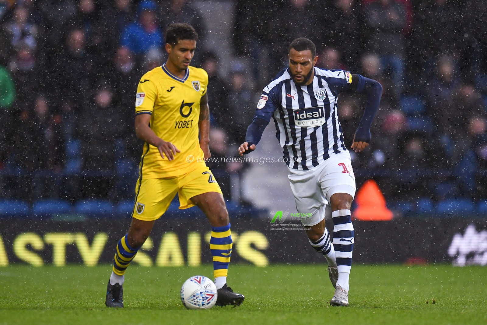 8th December 2019, The Hawthorns, West Bromwich, England; Sky Bet Championship, West Bromwich Albion v Swansea City : Kyle Naughton (26) of Swansea City under pressure from Matt Phillips (10) of West Bromwich Albion

Credit: Gareth Dalley/News Images