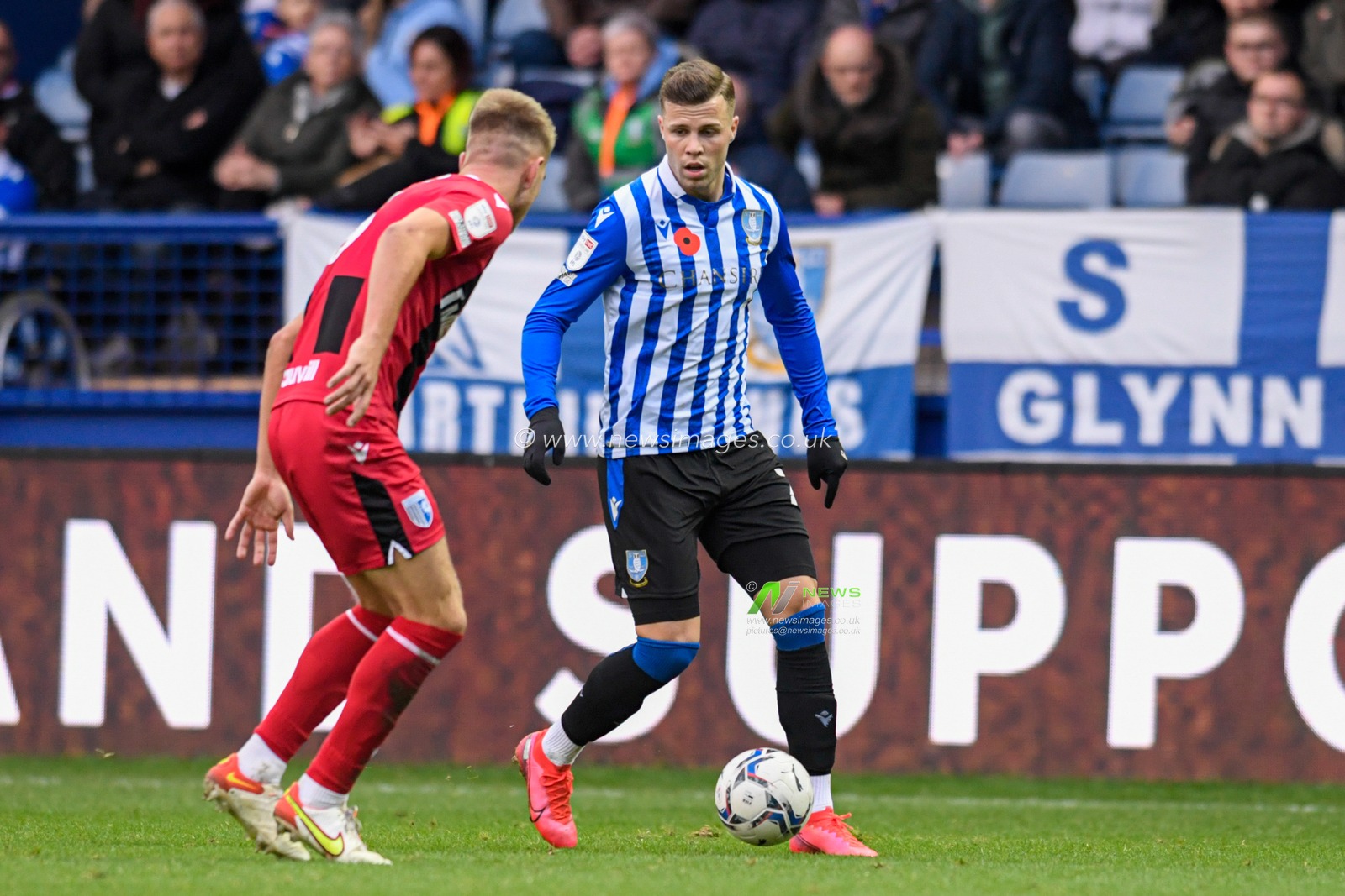 Florian Kamberi #20 of Sheffield Wednesday starts an attacking move