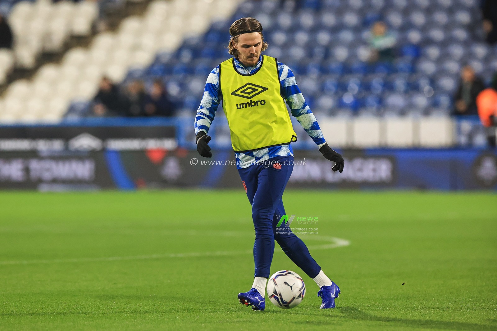 Danny Ward #25 of Huddersfield Town during the pre-game warmup