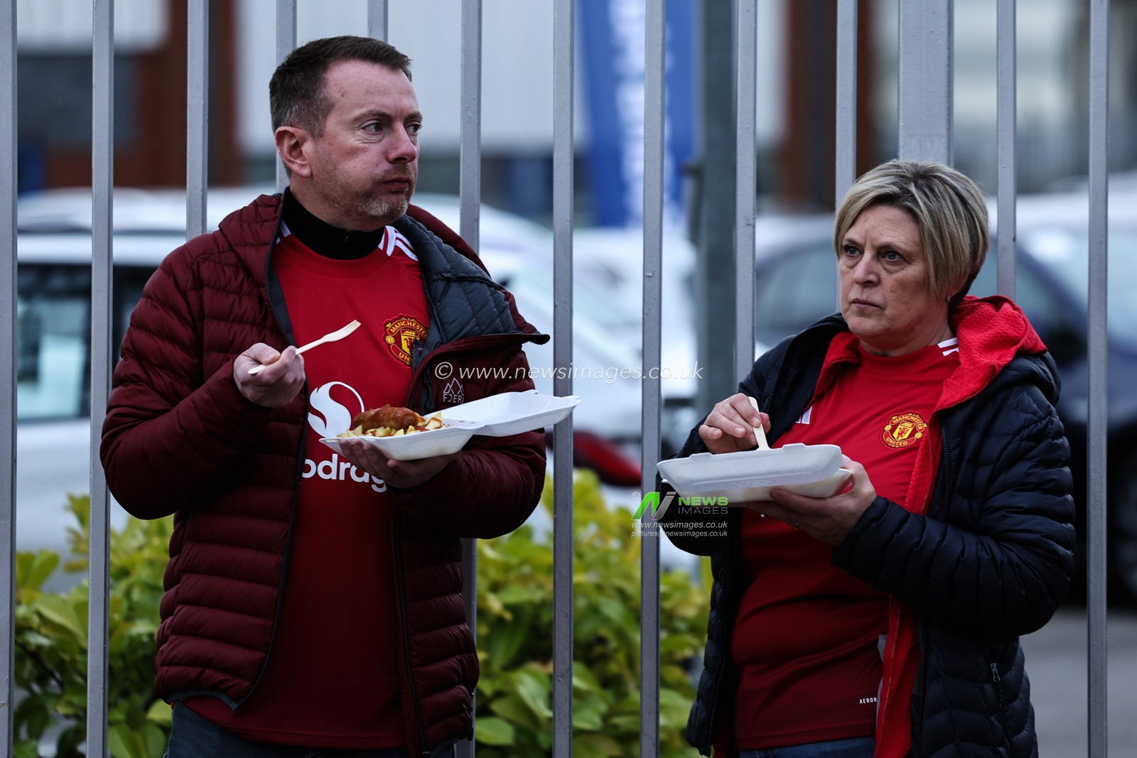 Manchester United fans have a bite to eat ahead of the UEFA Europa League Quarter-finals match Manchester United vs Lyon at Old Trafford, Manchester, United Kingdom, 17th April 2025

(Photo by Mark Cosgrove/News Images)