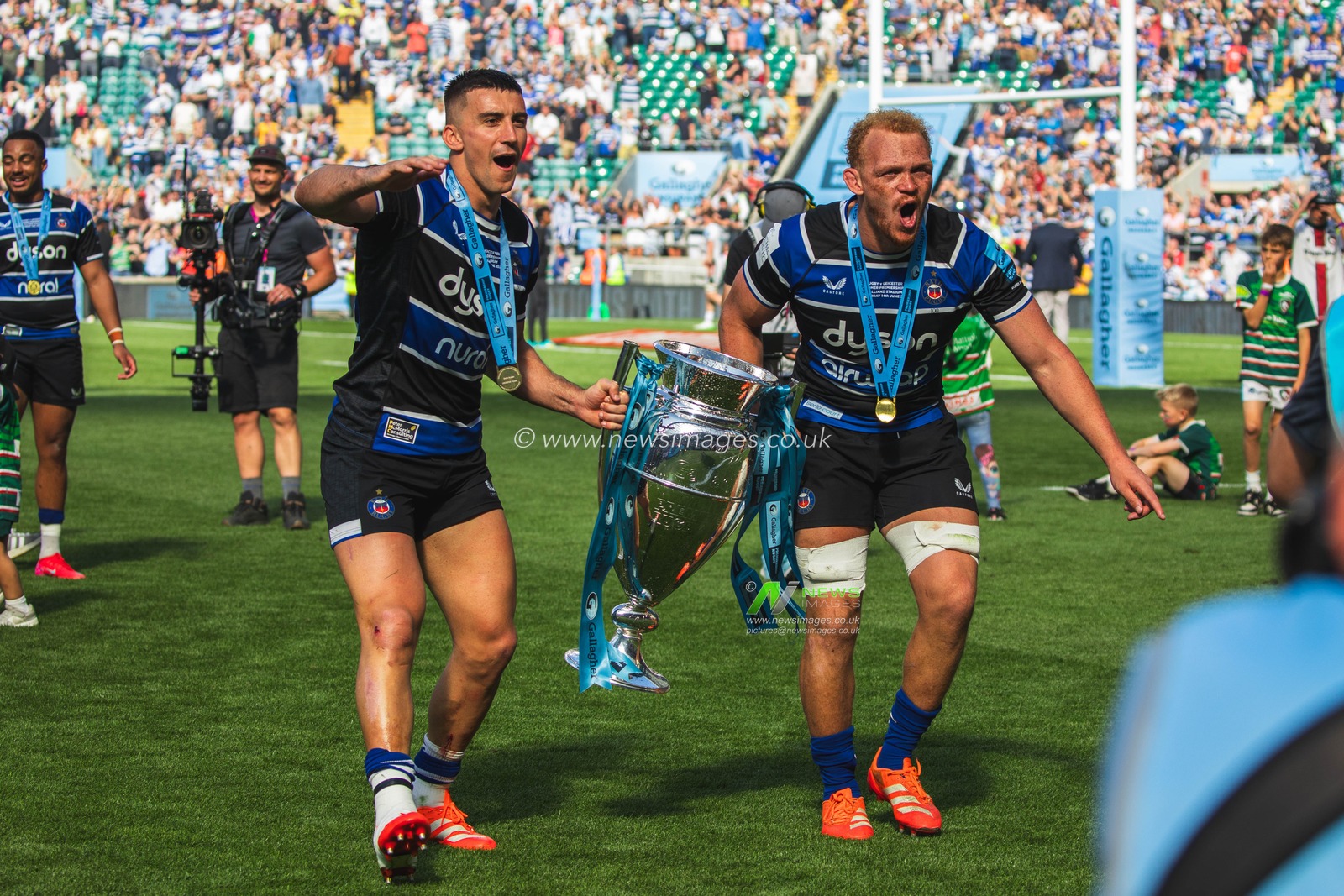 Cameron Redpath of Bath and Miles Reid of Bath during the Gallagher Premiership Play-off Final 2025 Bath Rugby v Leicester Tigers at Allianz Stadium, Twickenham, United Kingdom, 14th June 2025

(Photo by Craig Evans/News Images)