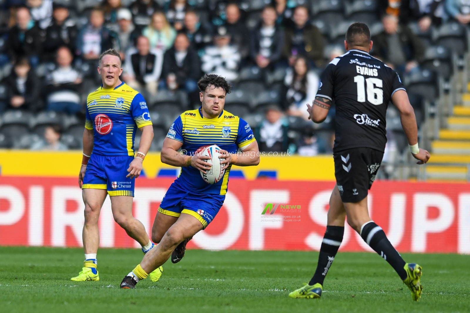 Joe Philbin #8 of Warrington Wolves runs forward with the ball