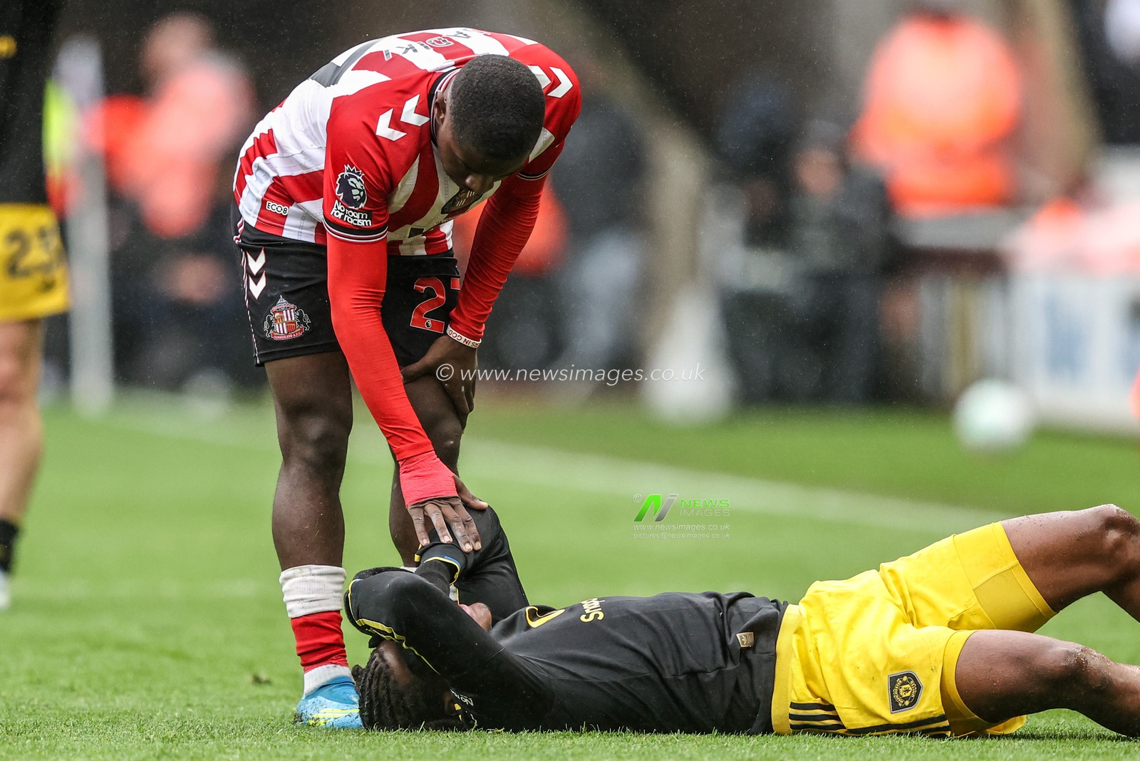 Patrick Dorgu of Manchester United takes a knock during the Premier League match Sunderland vs Manchester United at Stadium Of Light, Sunderland, United Kingdom on 09 May 2026

(Photo by Alfie Cosgrove/News Images)