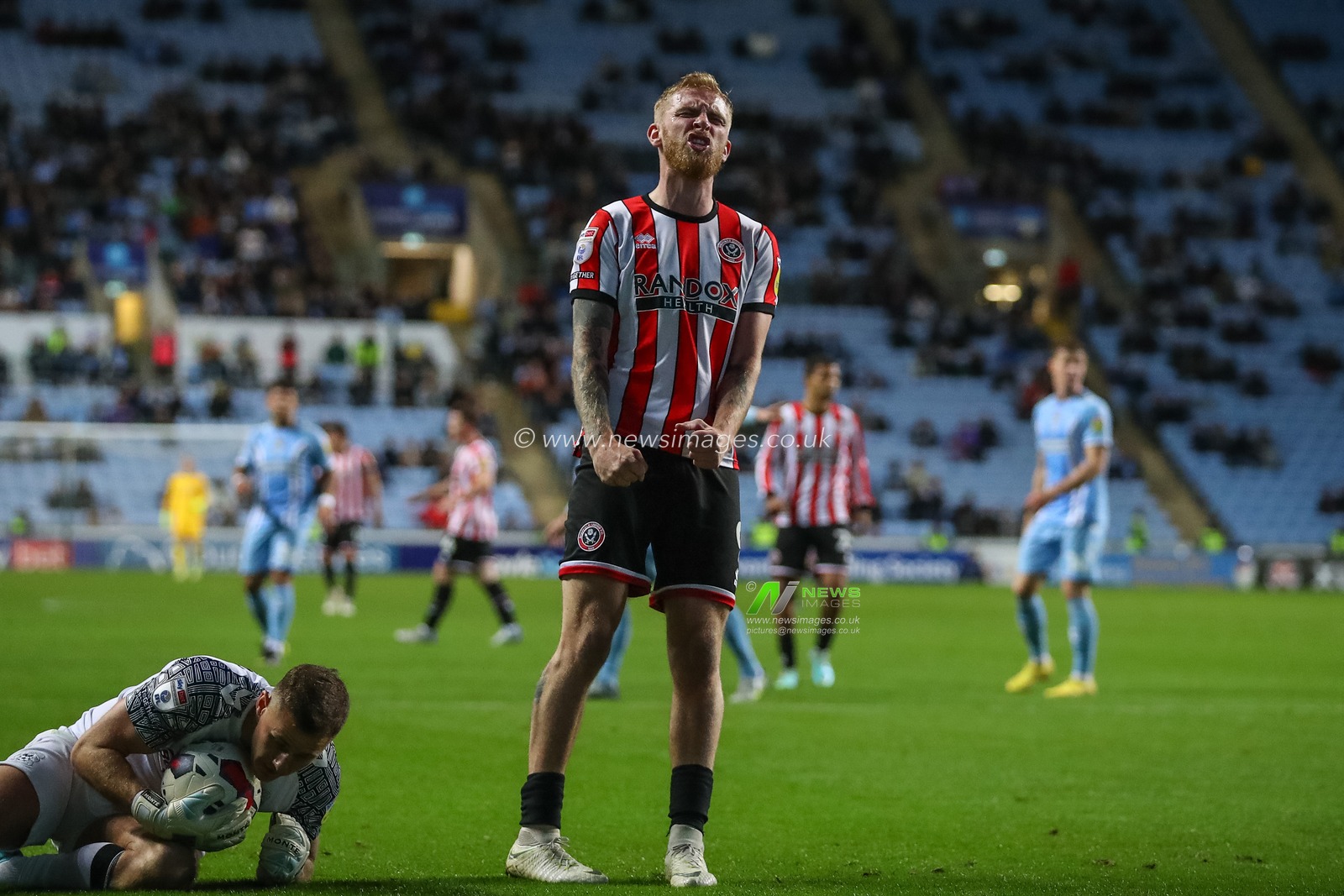 Oliver McBurnie #9 of Sheffield United looks dejected during the Sky Bet Championship match Coventry City vs Sheffield United at Coventry Building Society Arena, Coventry, United Kingdom, 19th October 2022

(Photo by Gareth Evans/News Images)