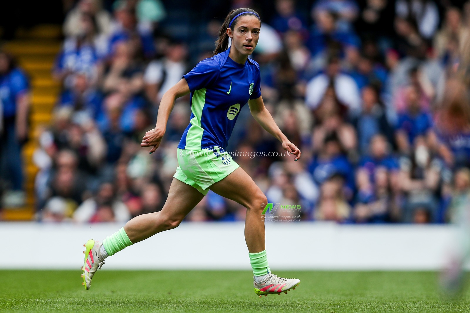 Aitana Bonmati of Barcelona Femeni warms up prior to the UEFA Women's Champions League Semi-Final match Chelsea vs Barcelona at Stamford Bridge, London, United Kingdom, 27th April 2025

(Photo by Izzy Poles/News Images)