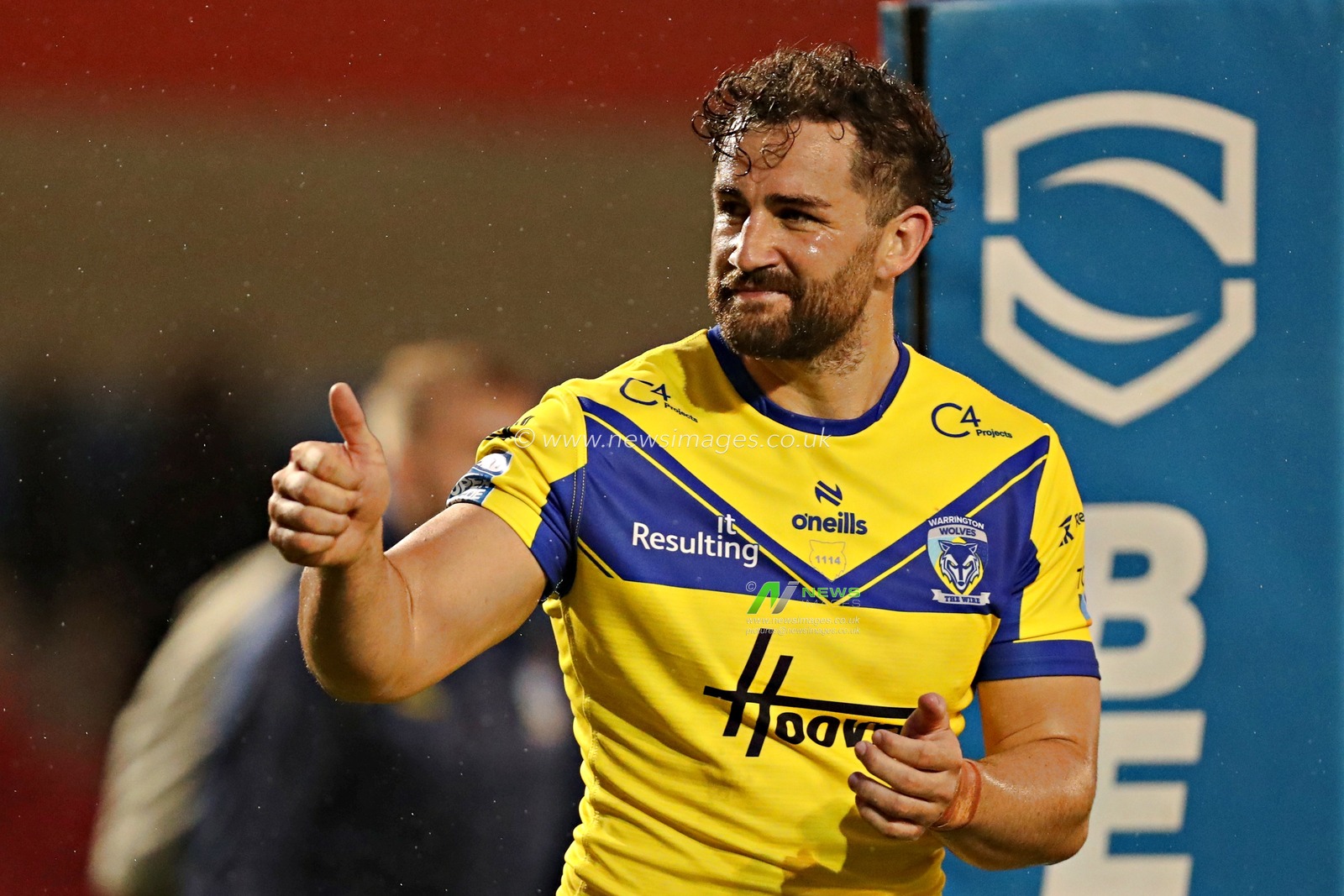 Toby King of Warrington Wolves celebrates with fans after the Betfred Super League round 17 match Salford Red Devils vs Warrington Wolves at Salford Community Stadium, Eccles, United Kingdom, 4th July 2025(Photo by Sam Eaden/News Images)