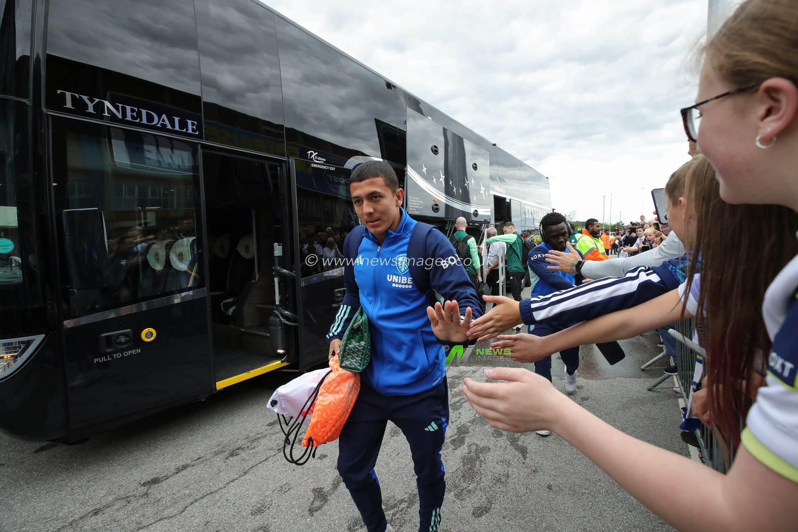Ian Poveda #27 of Leeds United arrives at Elland Road Stadium ahead of the Sky Bet Championship match Leeds United vs Cardiff City at Elland Road, Leeds, United Kingdom, 6th August 2023

(Photo by James Heaton/News Images)