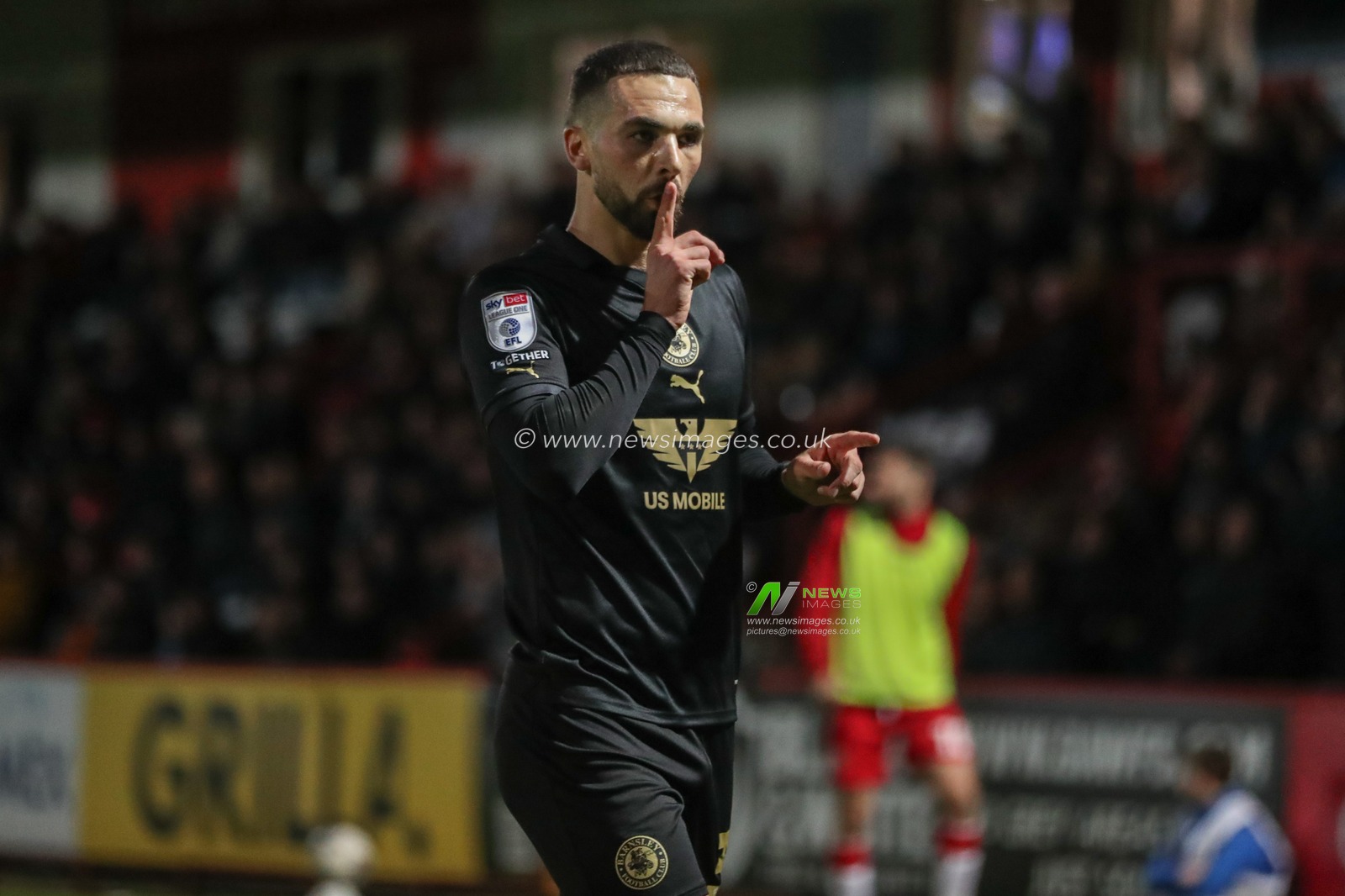 Adam Phillips of Barnsley celebrates his goal to make it 0-1 during the Sky Bet League 1 match Stevenage vs Barnsley at Lamex Stadium, Stevenage, United Kingdom, 9th April 2024

(Photo by Alfie Cosgrove/News Images)