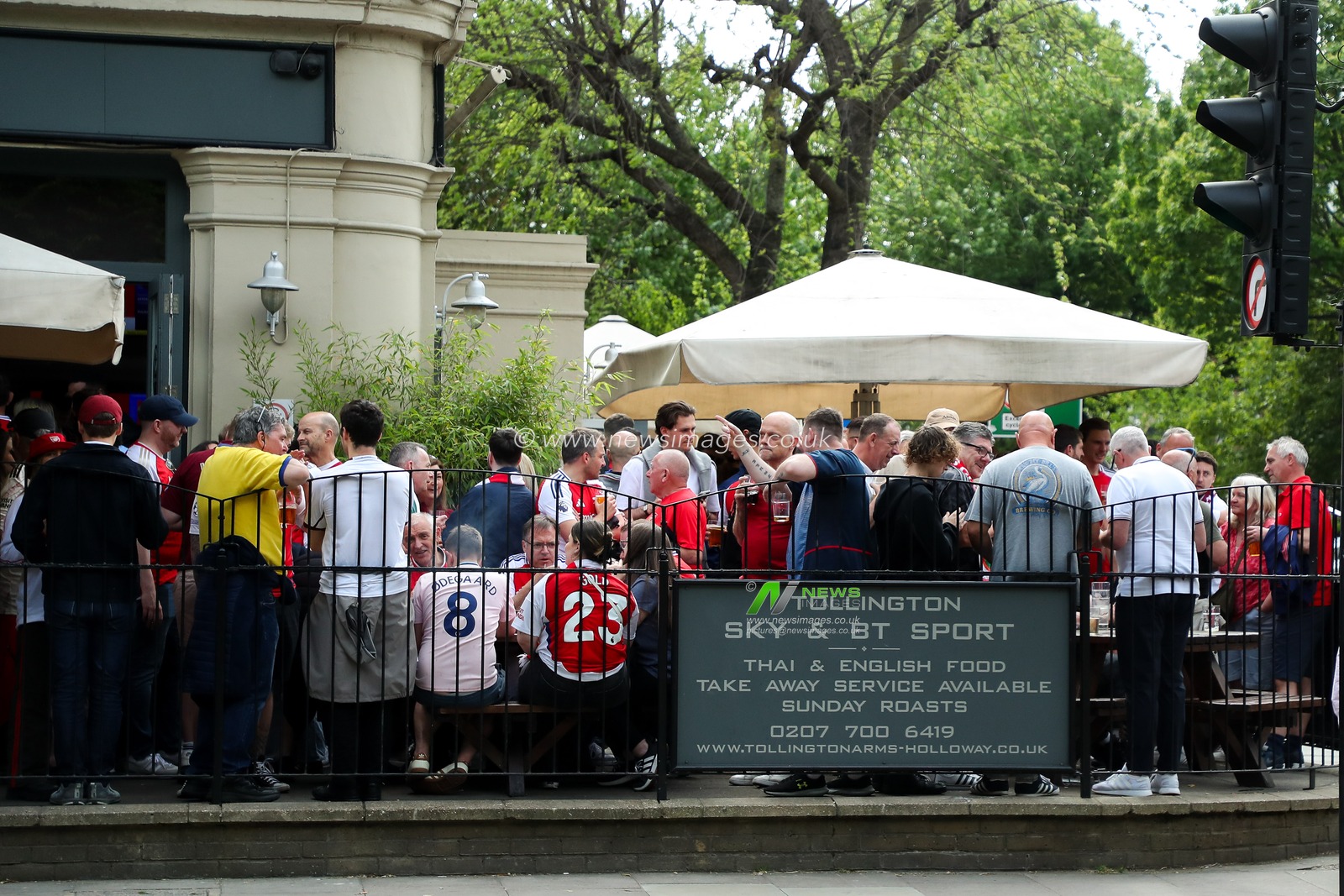 Fans enjoy a pre-match pint at the Tollington prior to the Premier League match Arsenal vs Bournemouth at Emirates Stadium, London, United Kingdom, 3rd May 2025

(Photo by Izzy Poles/News Images)