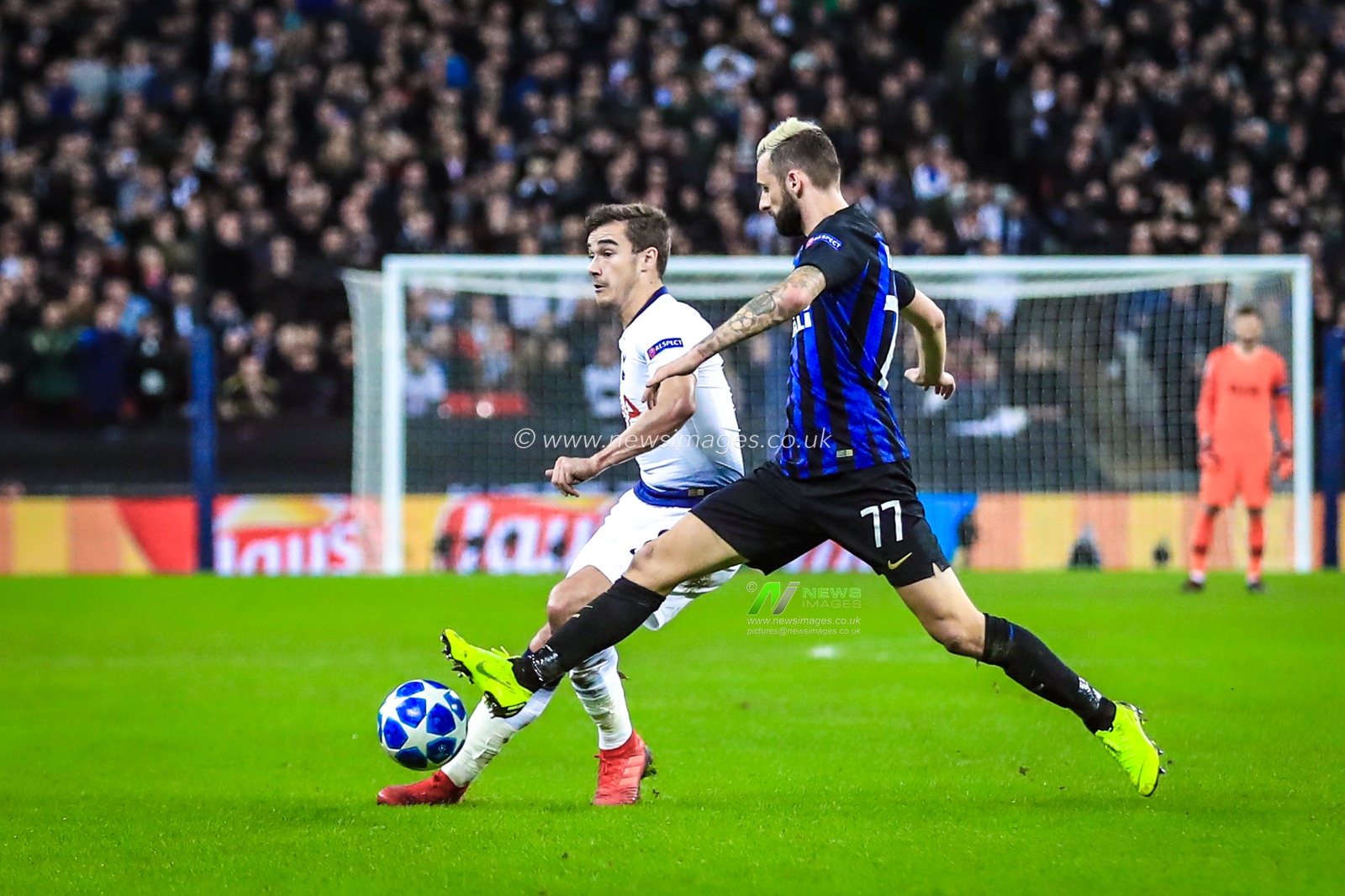 28th November 2018, Wembley Stadium, London, England; UEFA Champions League, Tottenham v Inter Milan ; Marcelo Brozovic (77) of Inter Milan tackles Harry Winks (08) of Tottenham 


Credit: Georgie Kerr/News Images