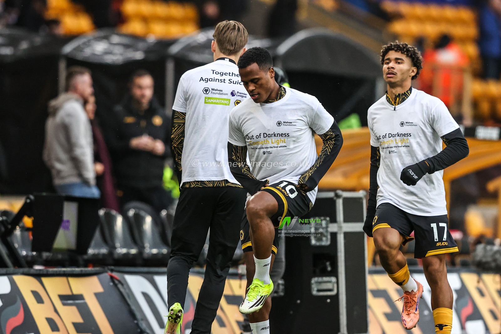 Jhon Arias of Wolverhampton Wanderers in the pregame warmup session during the Premier League match Wolverhampton Wanderers vs Newcastle United at Molineux, Wolverhampton, United Kingdom, 18th January 2026

(Photo by Alfie Cosgrove/News Images)