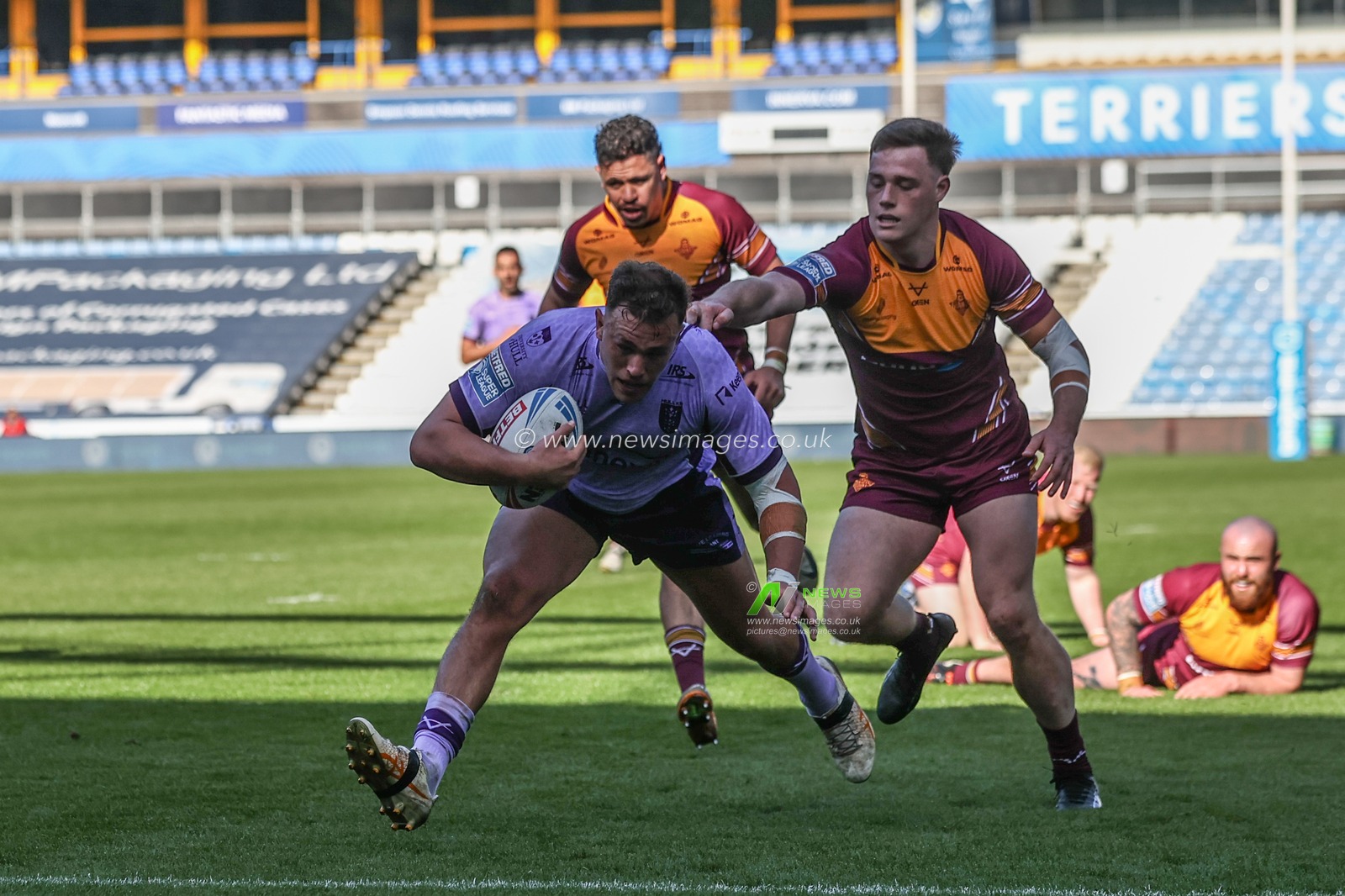 Jai Whitbread of Hull KR goes over for a try during the Betfred Super League Round 6 match Huddersfield Giants vs Hull KR at John Smith's Stadium, Huddersfield, United Kingdom, 30th March 2025

(Photo by Alfie Cosgrove/News Images)