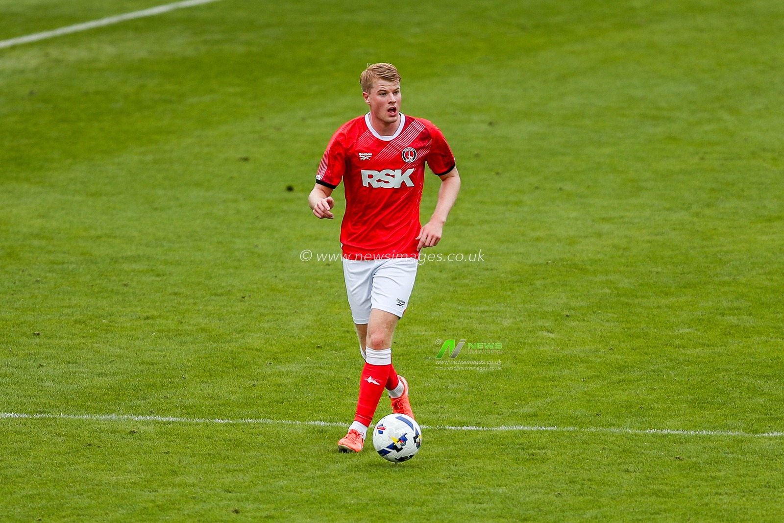 Zach Mitchell of Charlton Athletic runs with the ball during the Pre-season friendly match Cambridge United vs Charlton Athletic at Abbey Stadium, Cambridge, United Kingdom, 26th July 2025

(Photo by Izzy Poles/News Images)
