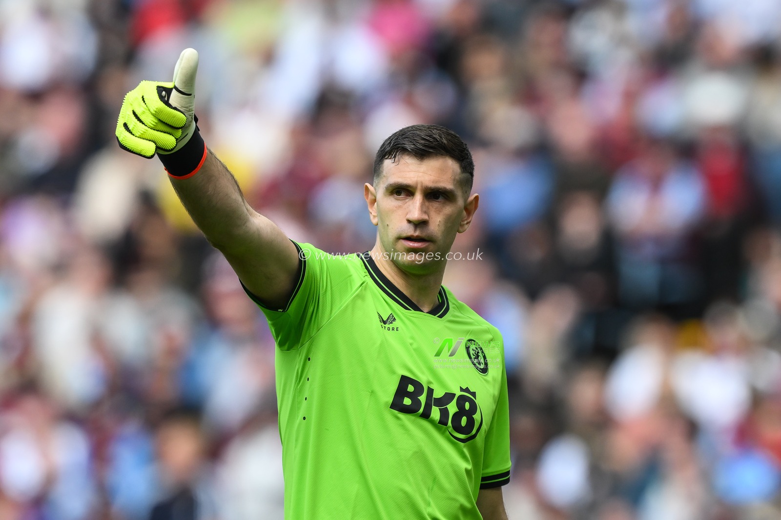 Emiliano MartÃ­nez of Aston Villa gives the thumbs up to a team mate during the Premier League match Aston Villa vs Bournemouth at Villa Park, Birmingham, United Kingdom, 21st April 2024

(Photo by Craig Thomas/News Images)