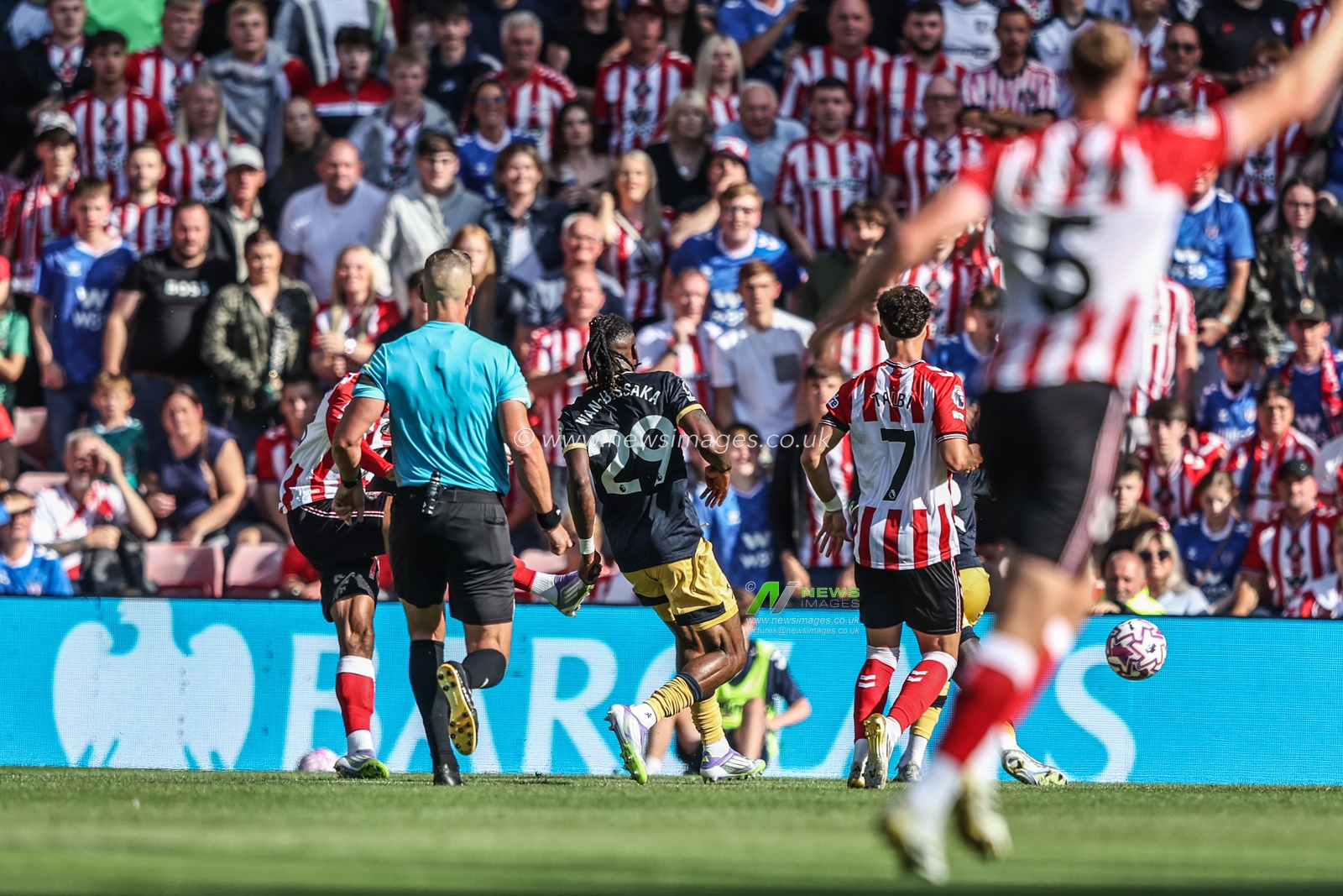 Wilson Isidor of Sunderland celebrates his goal to make it 3-0 during the Premier League match Sunderland vs West Ham United at Stadium Of Light, Sunderland, United Kingdom, 16th August 2025

(Photo by Alfie Cosgrove/News Images)