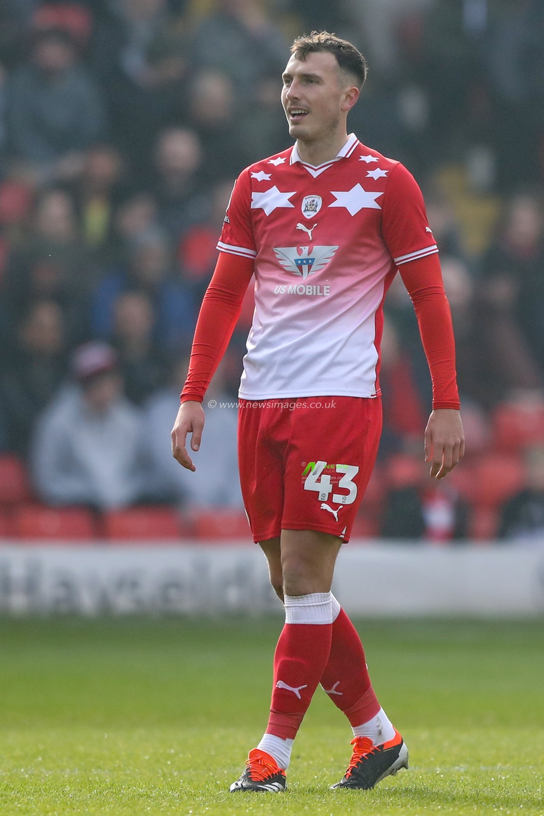 Josh Earl of Barnsley during the Sky Bet League 1 match Barnsley vs Lincoln City at Oakwell, Barnsley, United Kingdom, 9th March 2024

(Photo by Alfie Cosgrove/News Images)