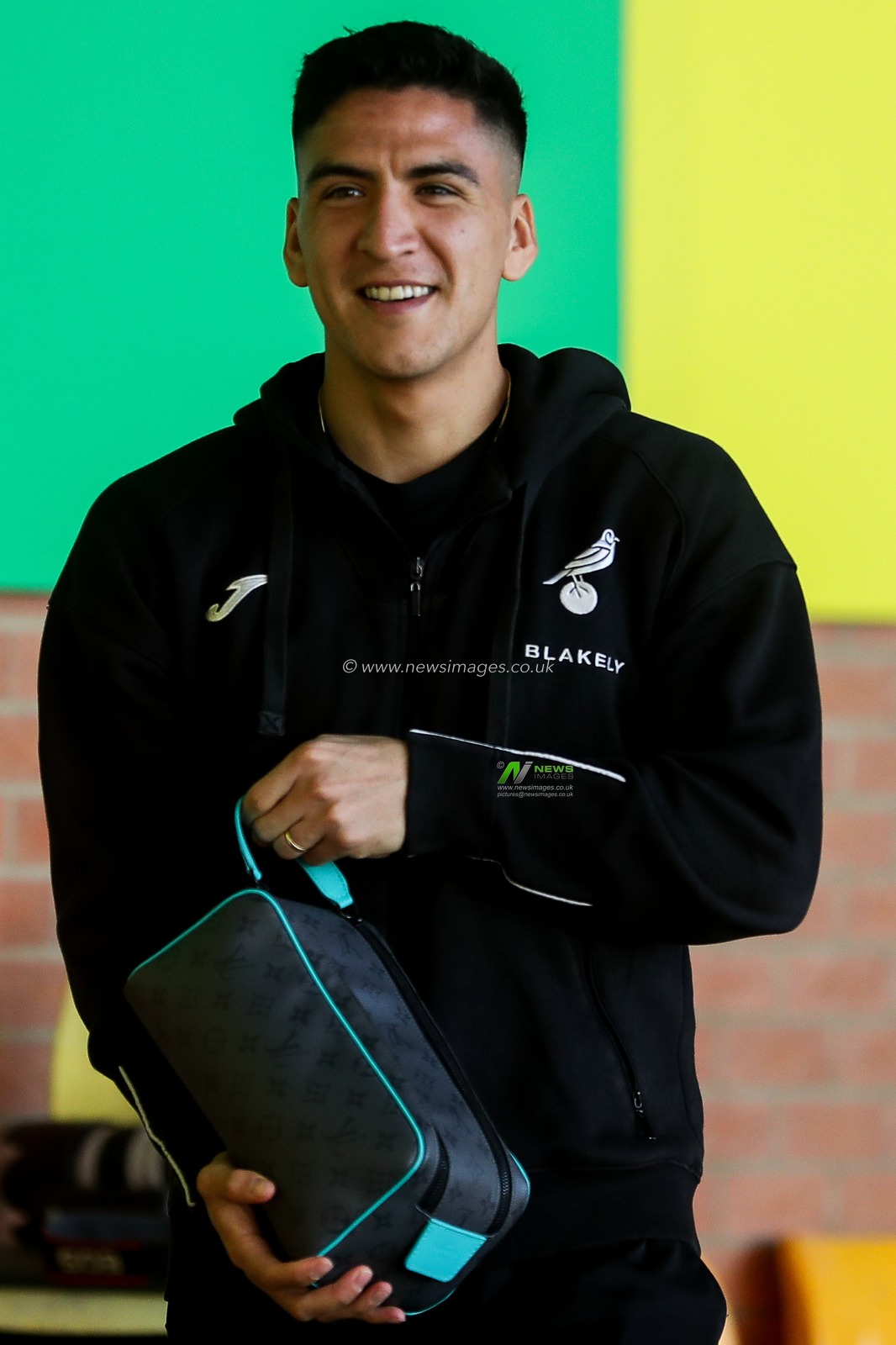 Marcelino Nunez of Norwich City arrives at Carrow Road prior to the Sky Bet Championship match Norwich City vs West Bromwich Albion at Carrow Road, Norwich, United Kingdom, 29th March 2025

(Photo by Izzy Poles/News Images)