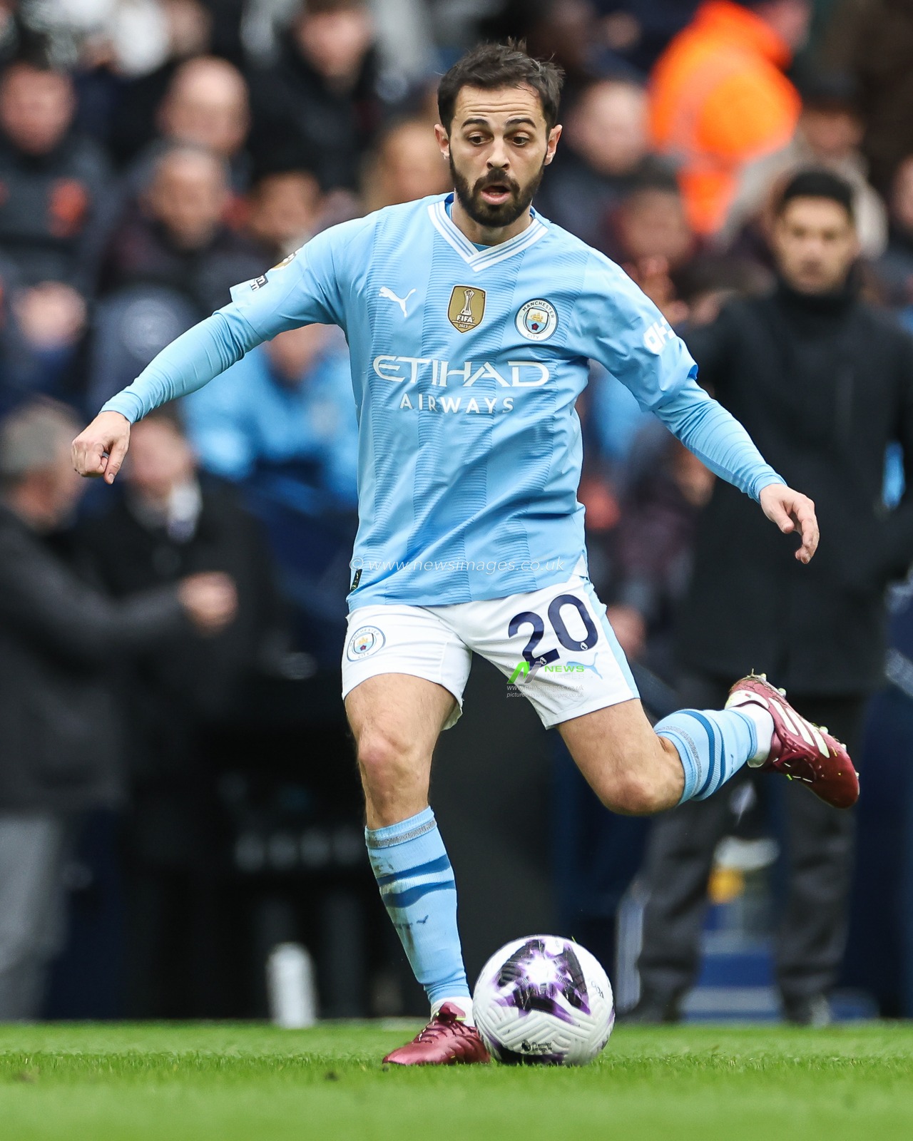 Bernardo Silva of Manchester City in action during the Premier League match Manchester City vs Arsenal at Etihad Stadium, Manchester, United Kingdom, 31st March 2024

(Photo by Mark Cosgrove/News Images)