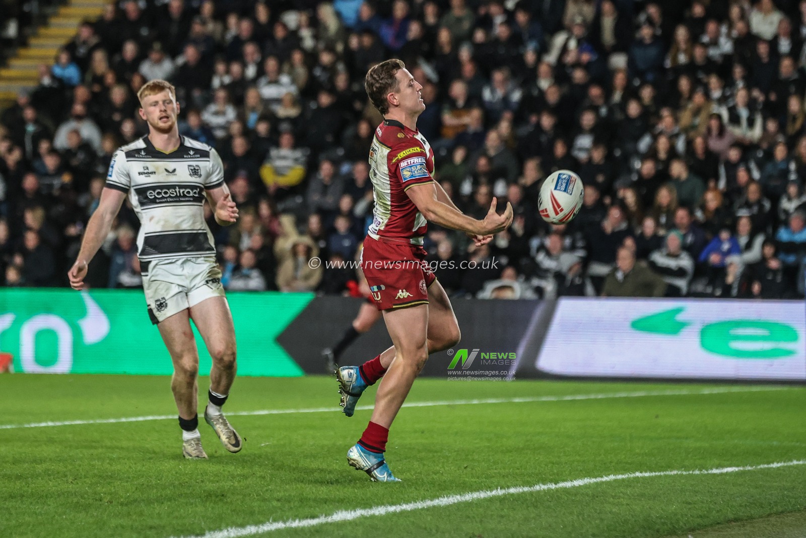 Jai Field of Wigan Warriors celebrates his try during the Betfred Super League Round 2 match Hull FC vs Wigan Warriors at MKM Stadium, Hull, United Kingdom, 21st February 2025

(Photo by Alfie Cosgrove/News Images)