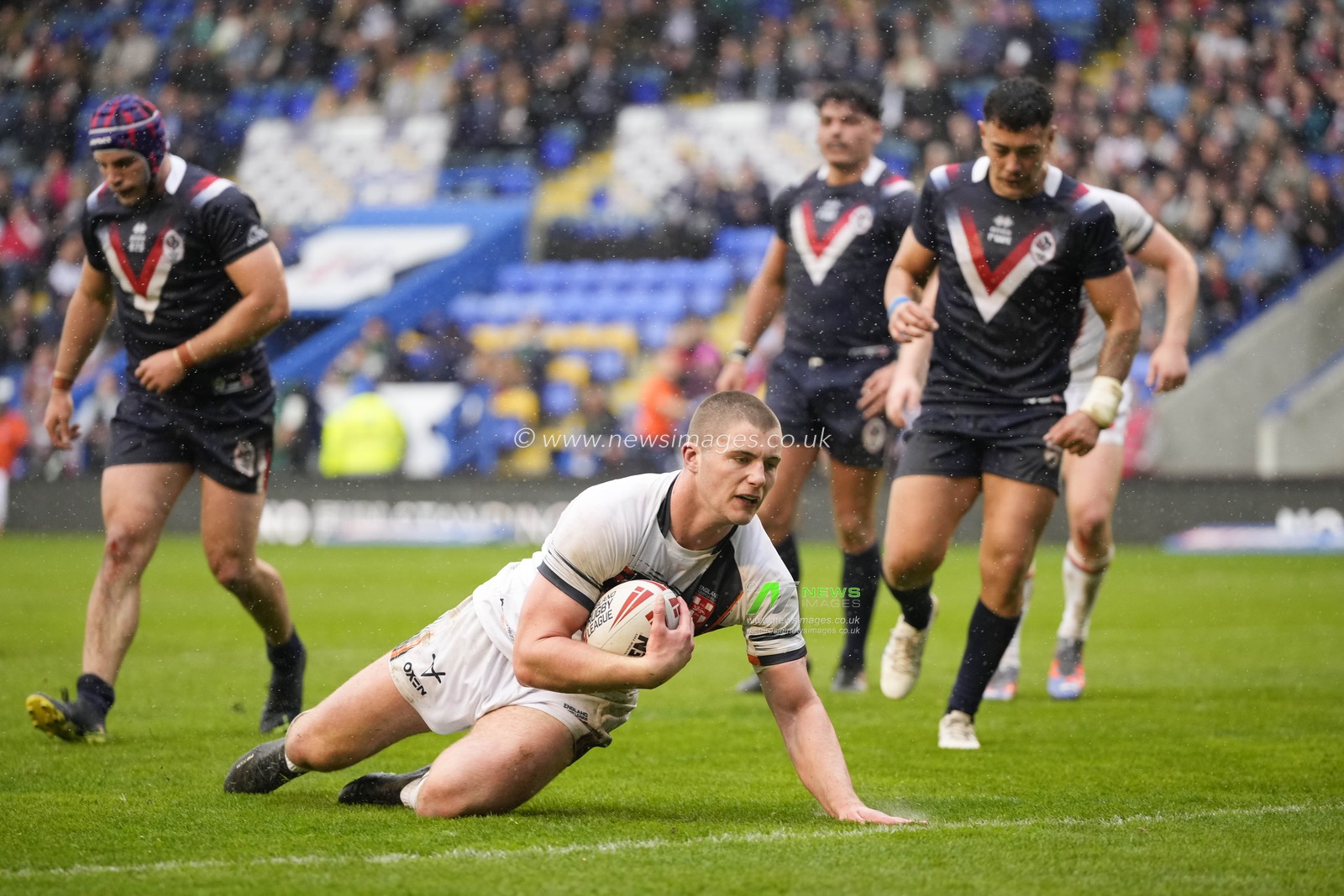 Tom Holroyd #8 of England dives over the line to score a try during the Mid Season International match England vs France at Halliwell Jones Stadium, Warrington, United Kingdom, 29th April 2023

(Photo by Steve Flynn/News Images)