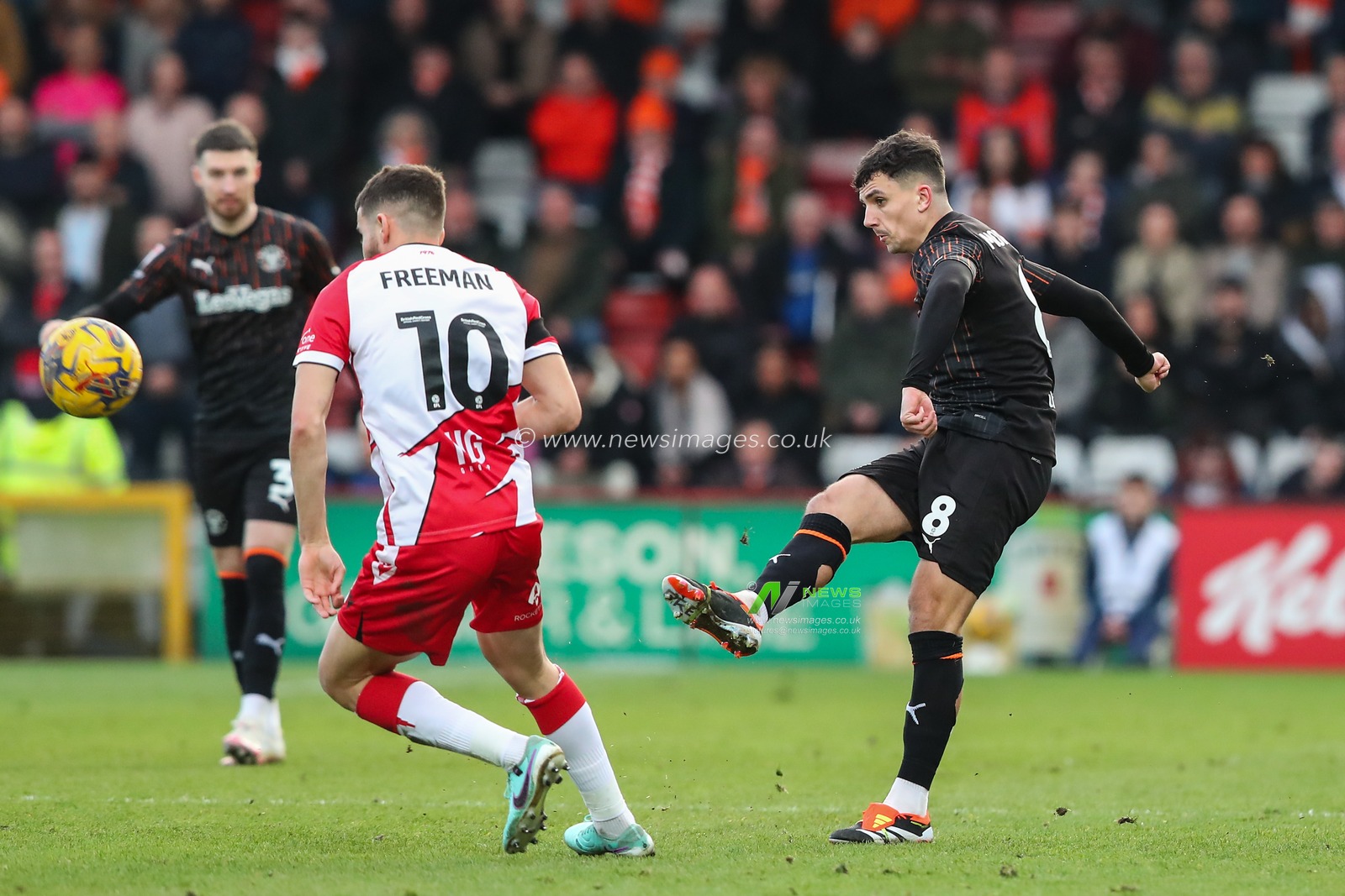 Albie Morgan of Blackpool passes the ball during the Sky Bet League 1 match Stevenage vs Blackpool at Lamex Stadium, Stevenage, United Kingdom, 3rd February 2024

(Photo by Gareth Evans/News Images)
